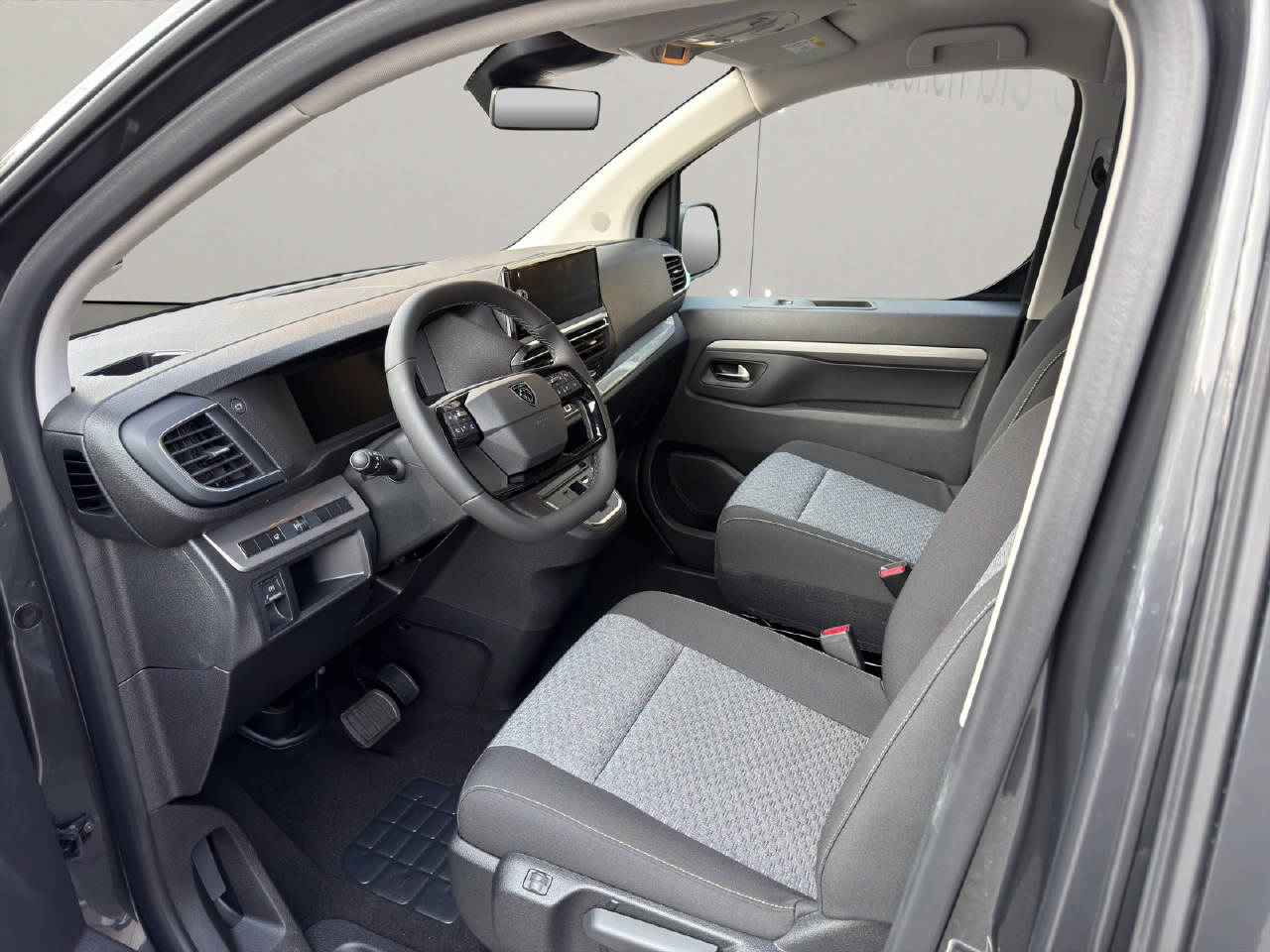 PEUGEOT Traveller Standard 2.2 BlueHDi Family Edition-image-3