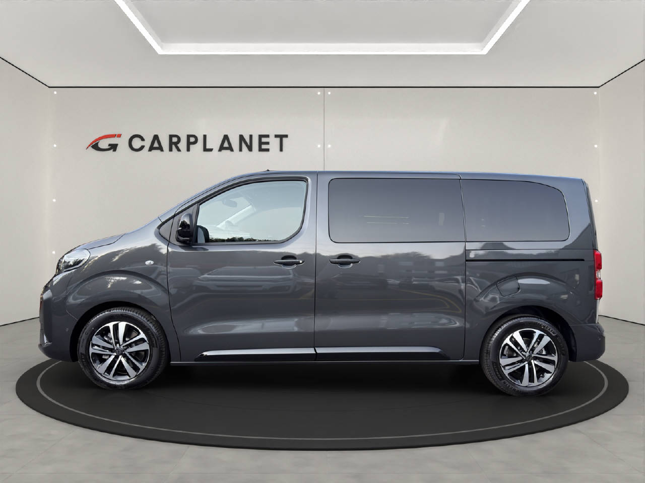 PEUGEOT Traveller Standard 2.2 BlueHDi Family Edition-image-1