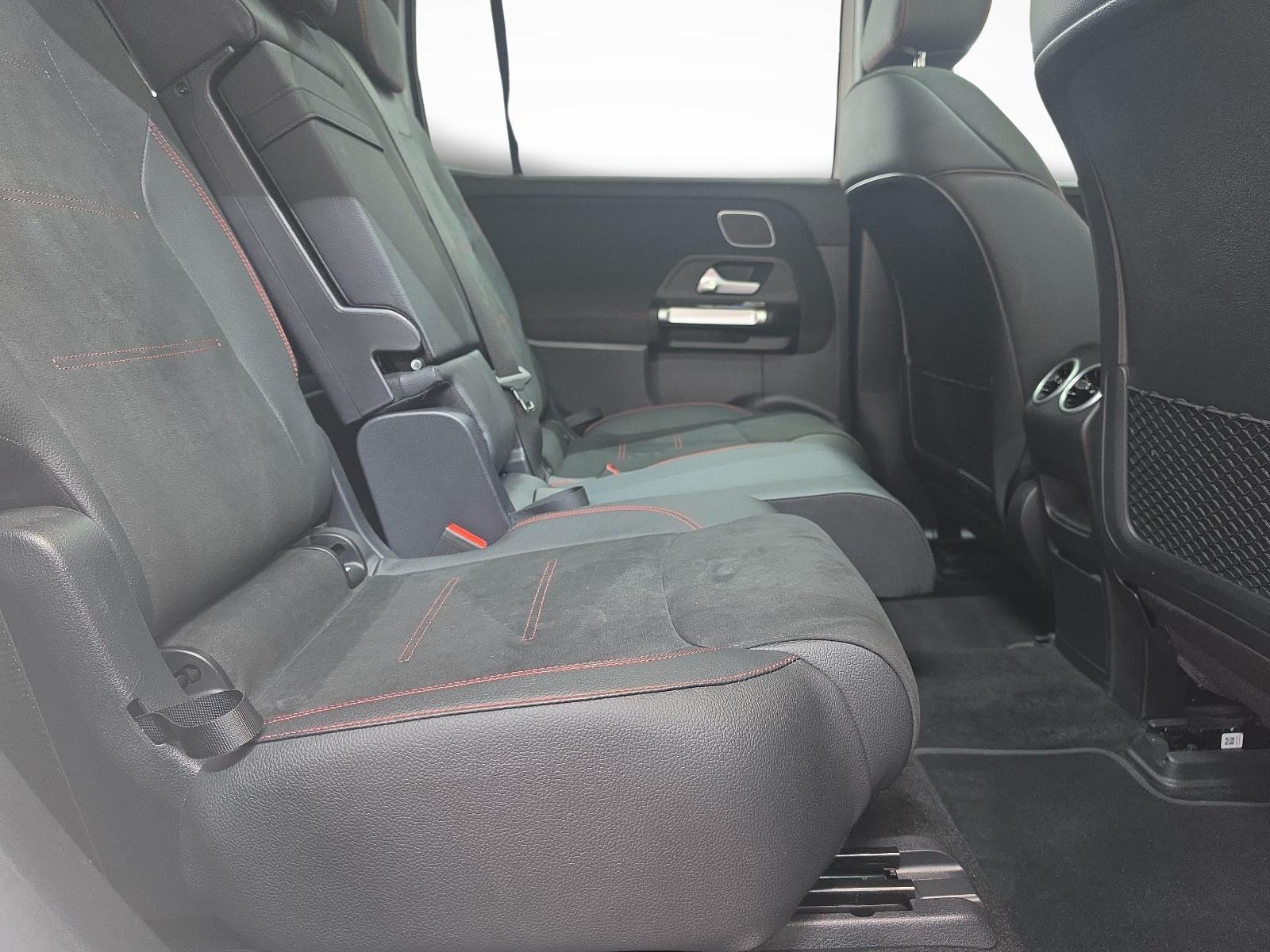 MERCEDES-BENZ EQB 350 4MATIC Excellence AMG Line-image-13