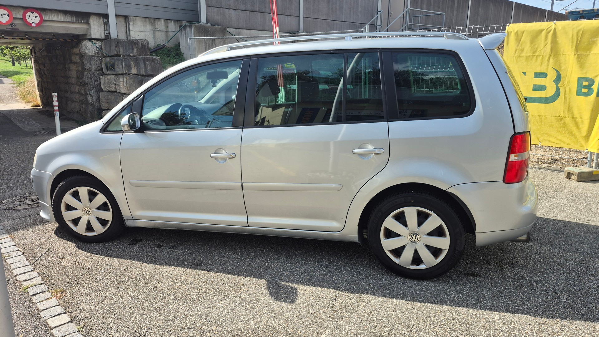 VW Touran 2.0 TDI Trendline-image-7