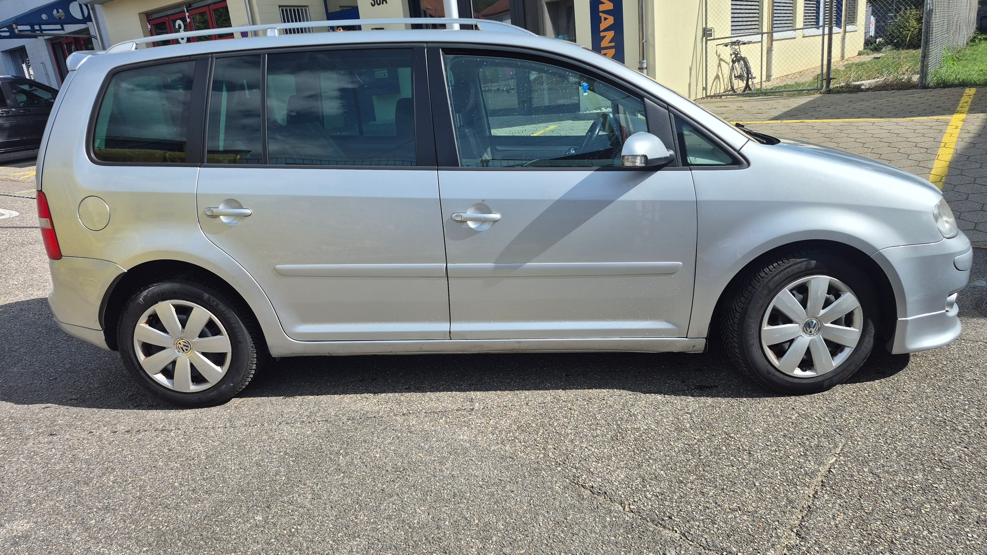 VW Touran 2.0 TDI Trendline-image-3