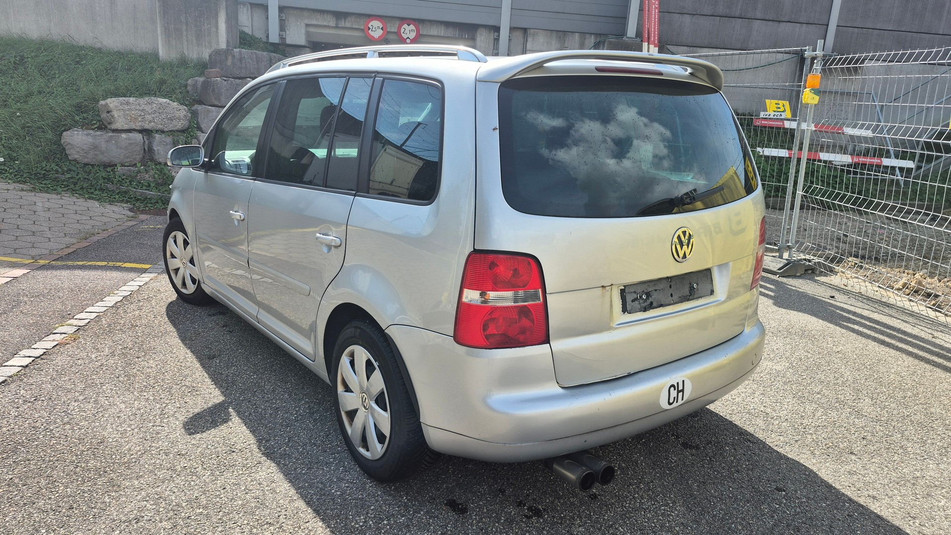 VW Touran 2.0 TDI Trendline-image-6
