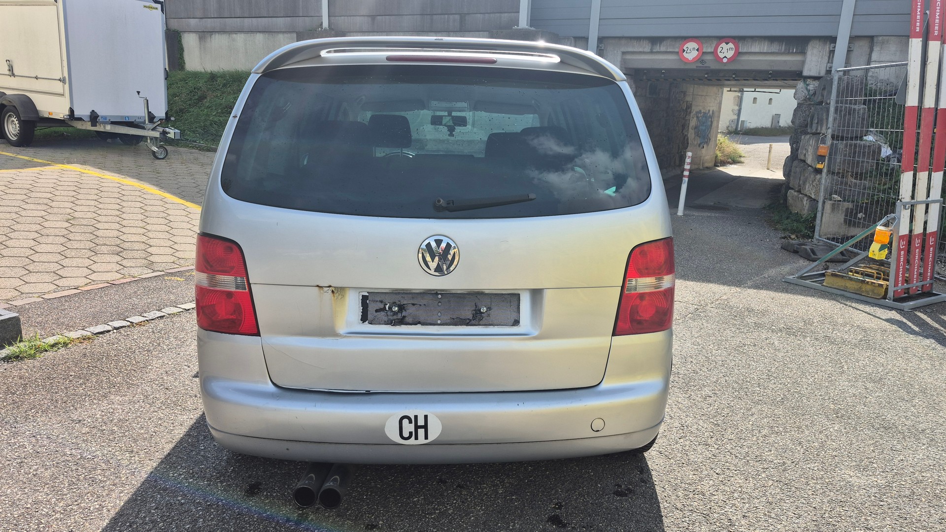 VW Touran 2.0 TDI Trendline-image-5