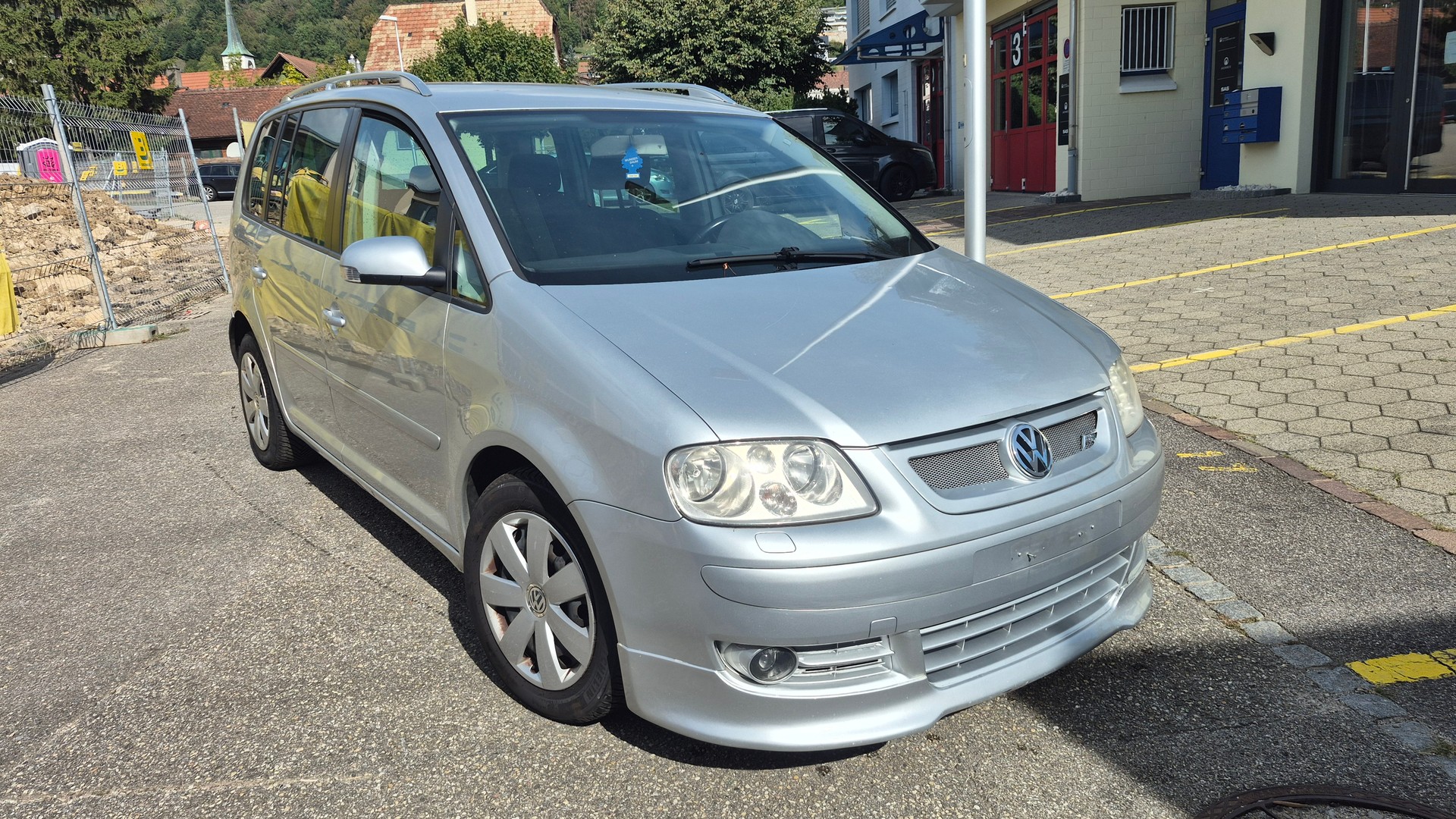 VW Touran 2.0 TDI Trendline-image-2