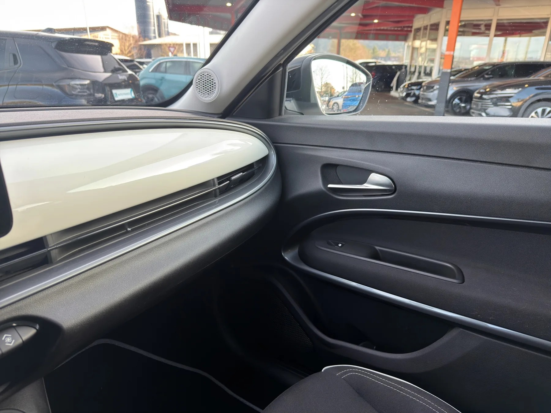 FIAT 600 1.2 Hybrid 145 Cult-image-31
