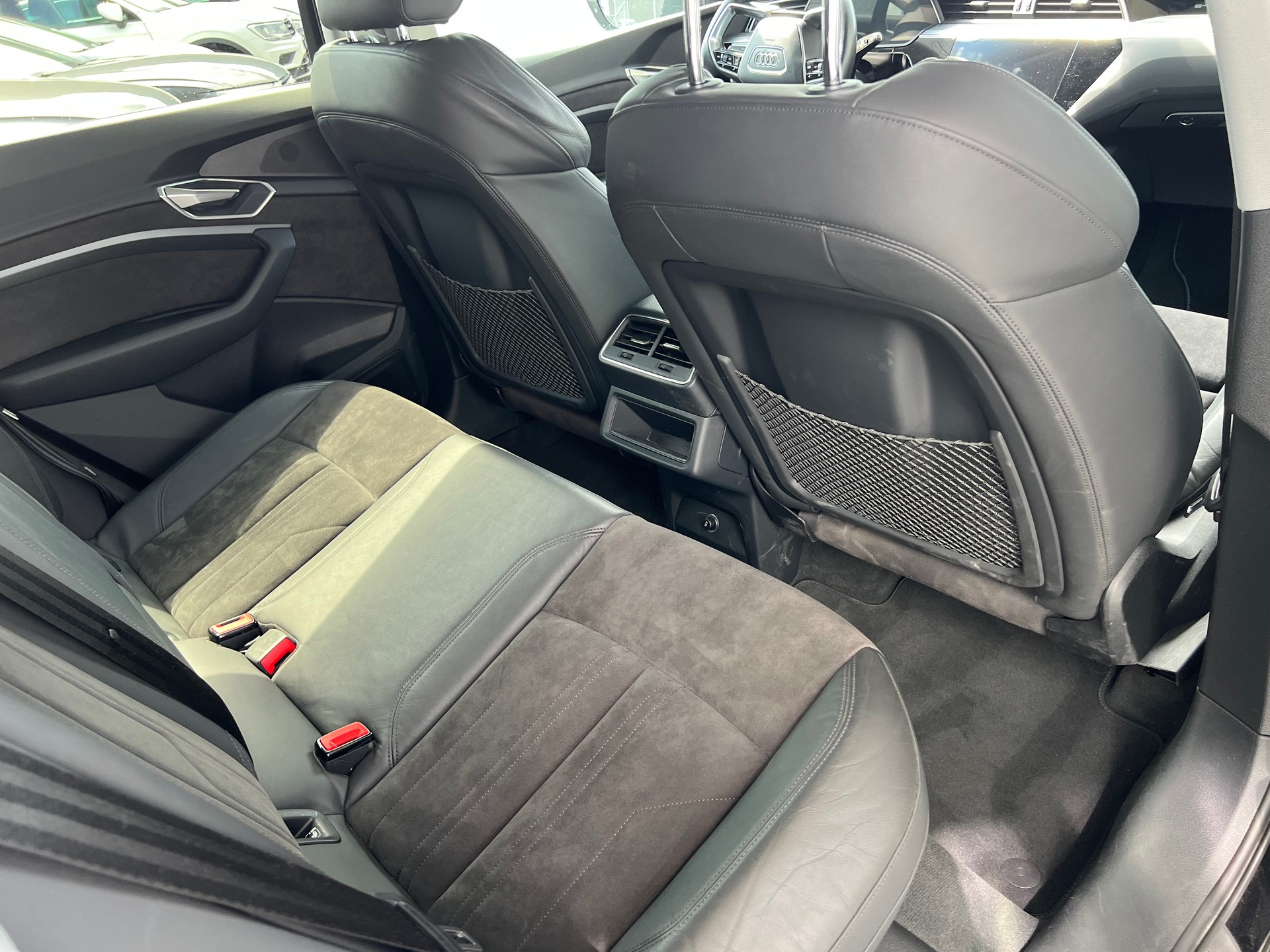 AUDI e-tron 55 quattro *** PS 360 * frisch ab MFK ***-image-15