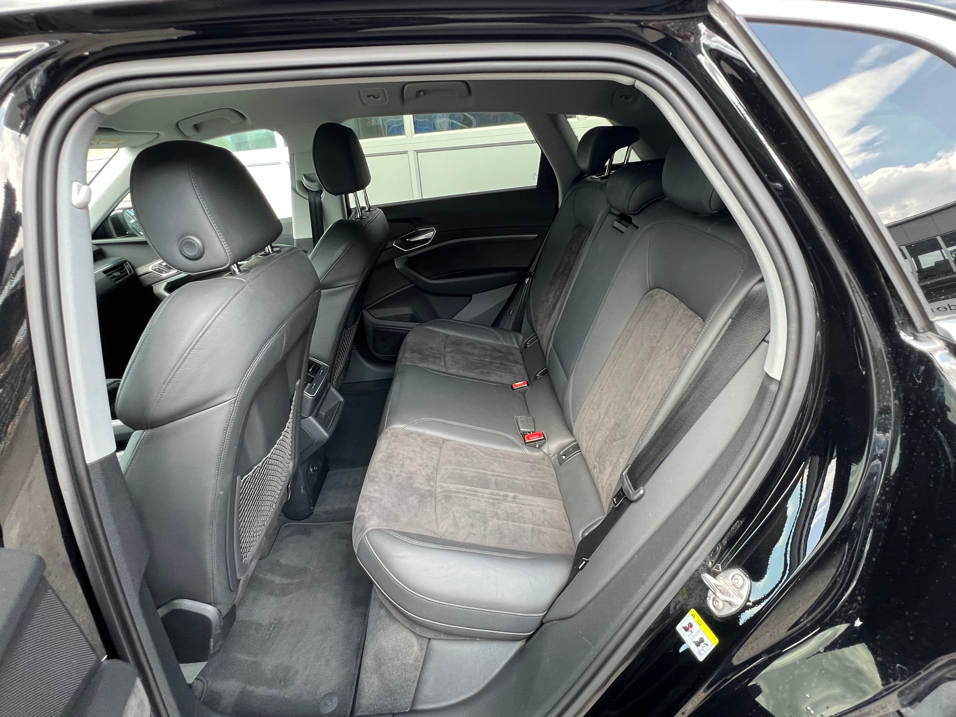 AUDI e-tron 55 quattro *** PS 360 * frisch ab MFK ***-image-21