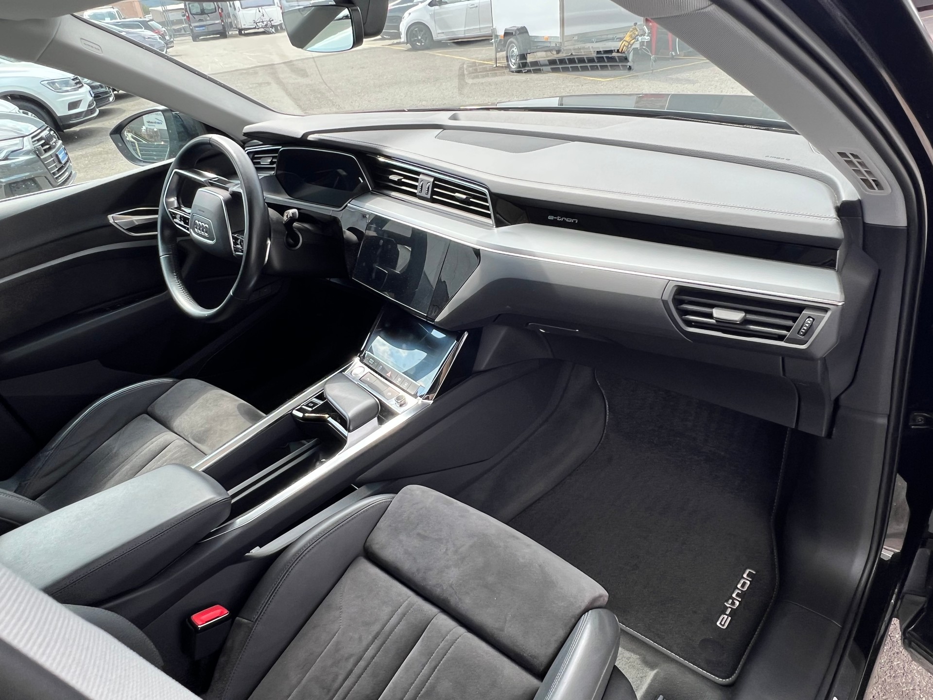 AUDI e-tron 55 quattro *** PS 360 * frisch ab MFK ***-image-18