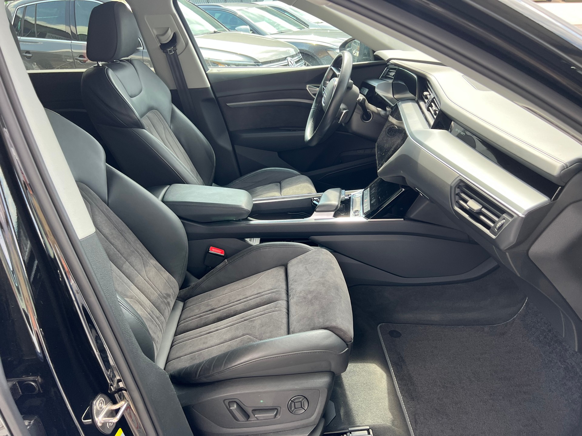 AUDI e-tron 55 quattro *** PS 360 * frisch ab MFK ***-image-16