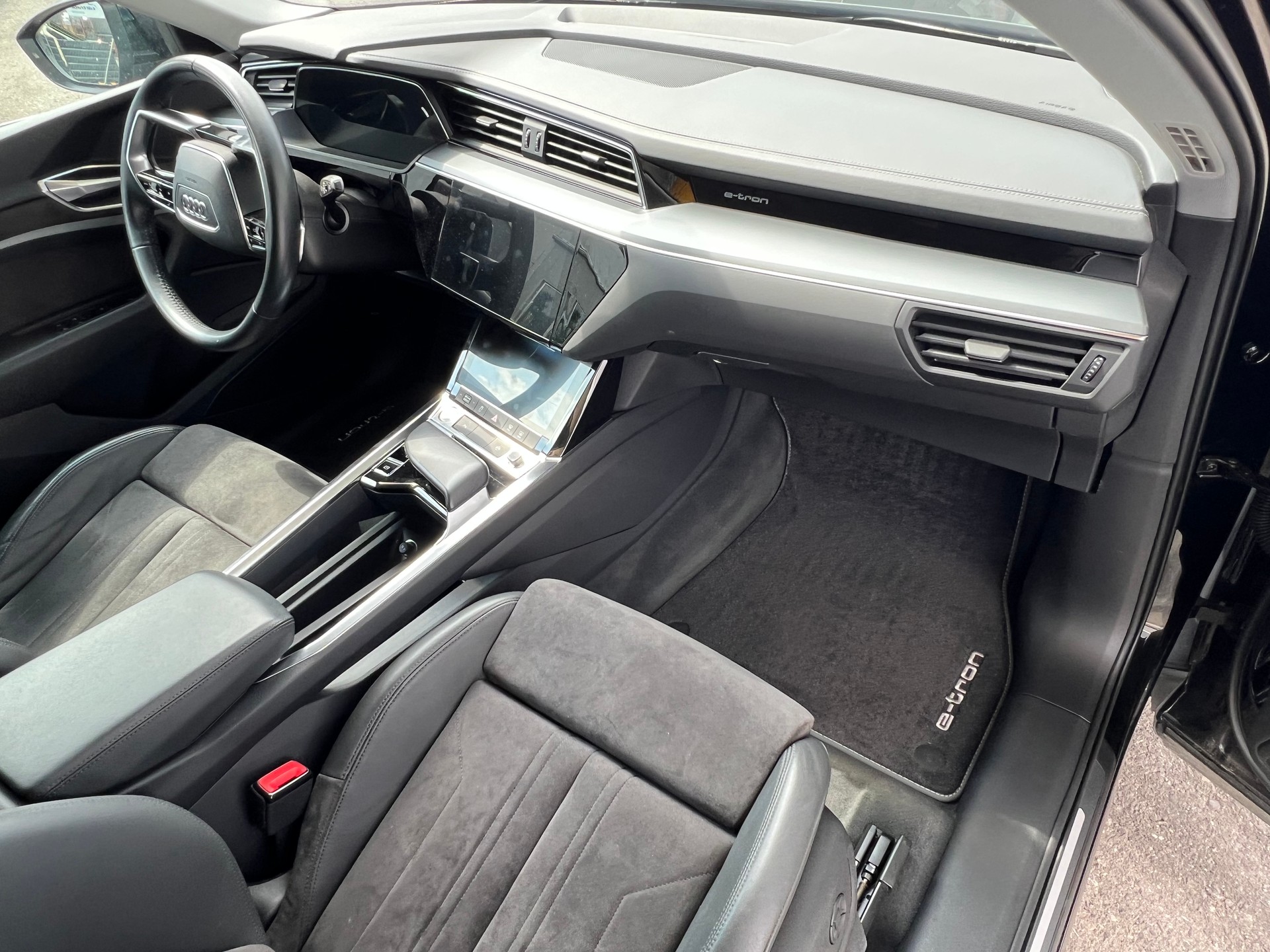 AUDI e-tron 55 quattro *** PS 360 * frisch ab MFK ***-image-19