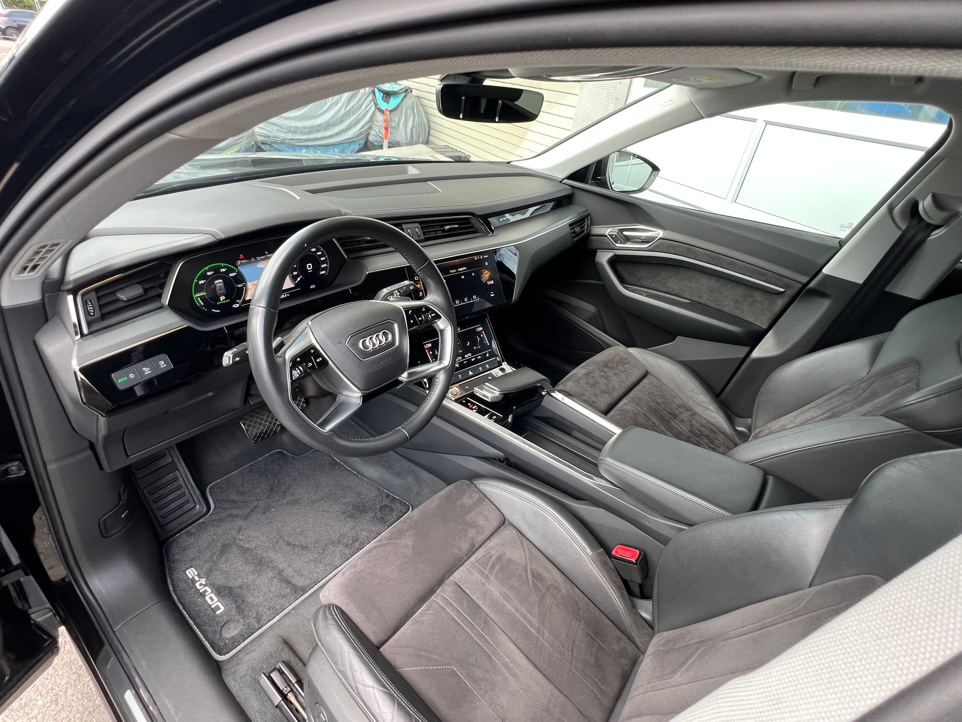 AUDI e-tron 55 quattro *** PS 360 * frisch ab MFK ***-image-31