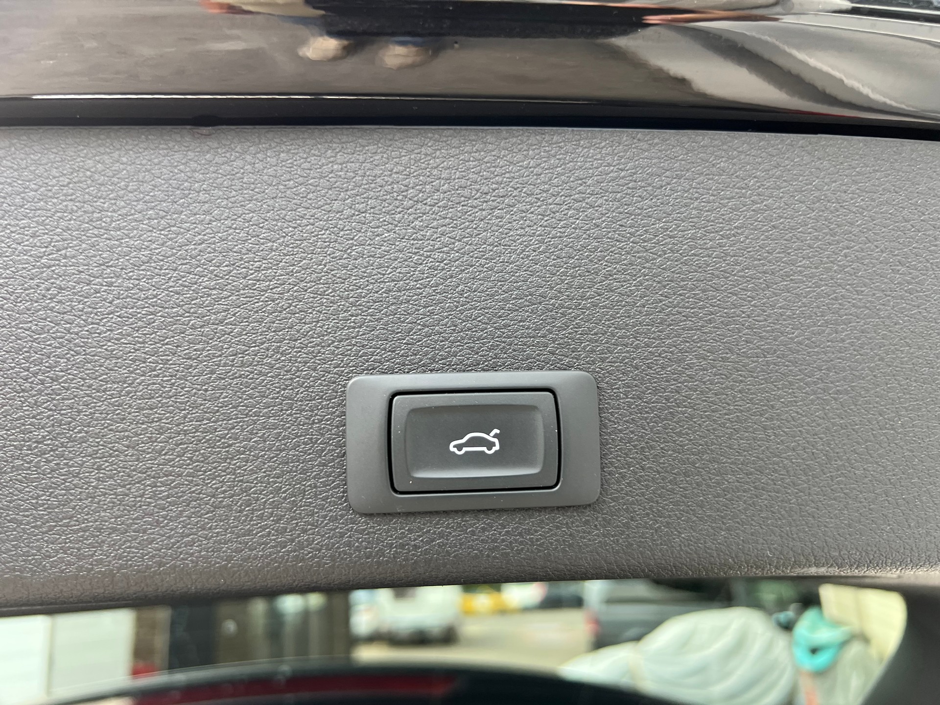 AUDI e-tron 55 quattro *** PS 360 * frisch ab MFK ***-image-13