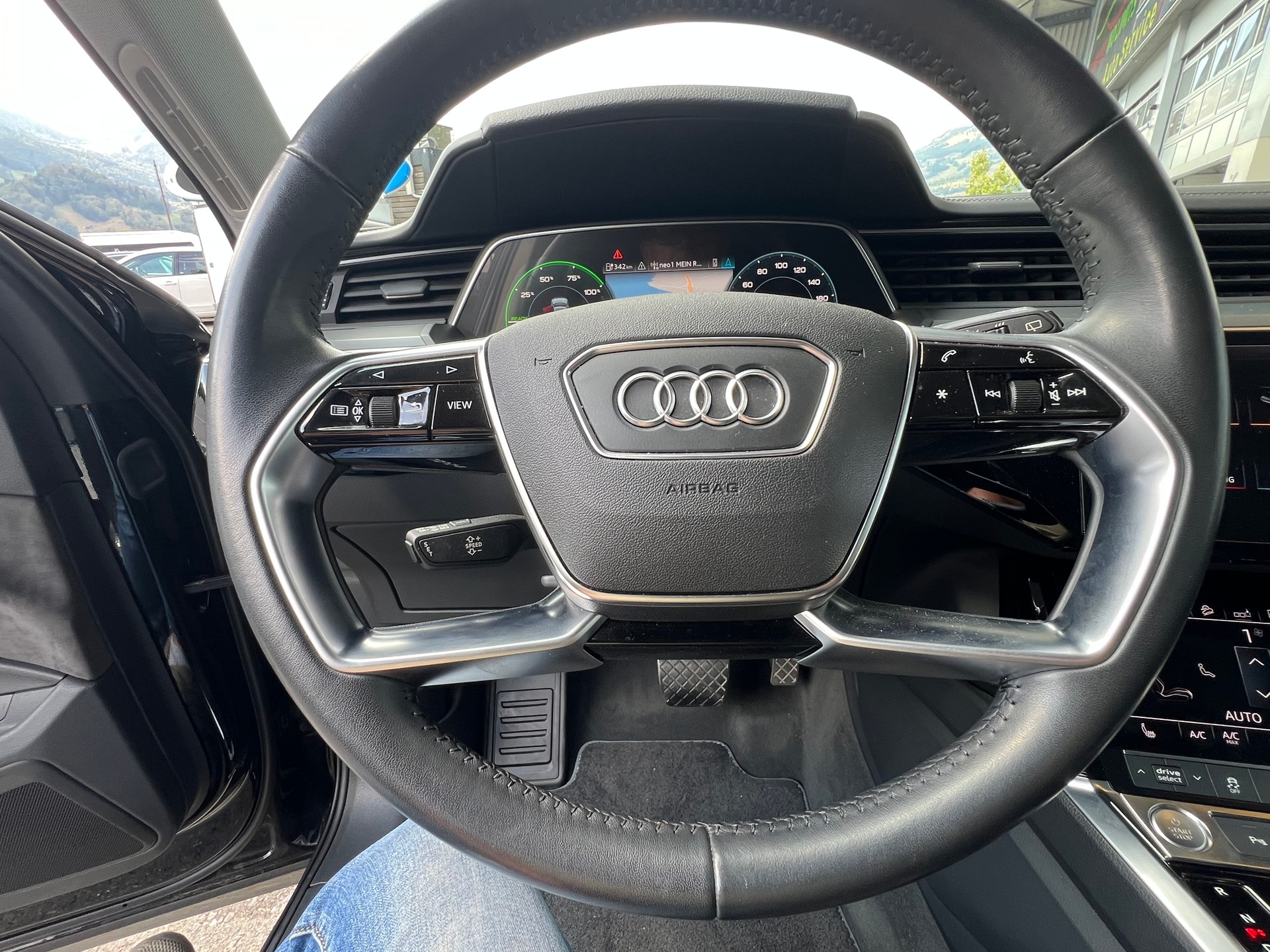 AUDI e-tron 55 quattro *** PS 360 * frisch ab MFK ***-image-25