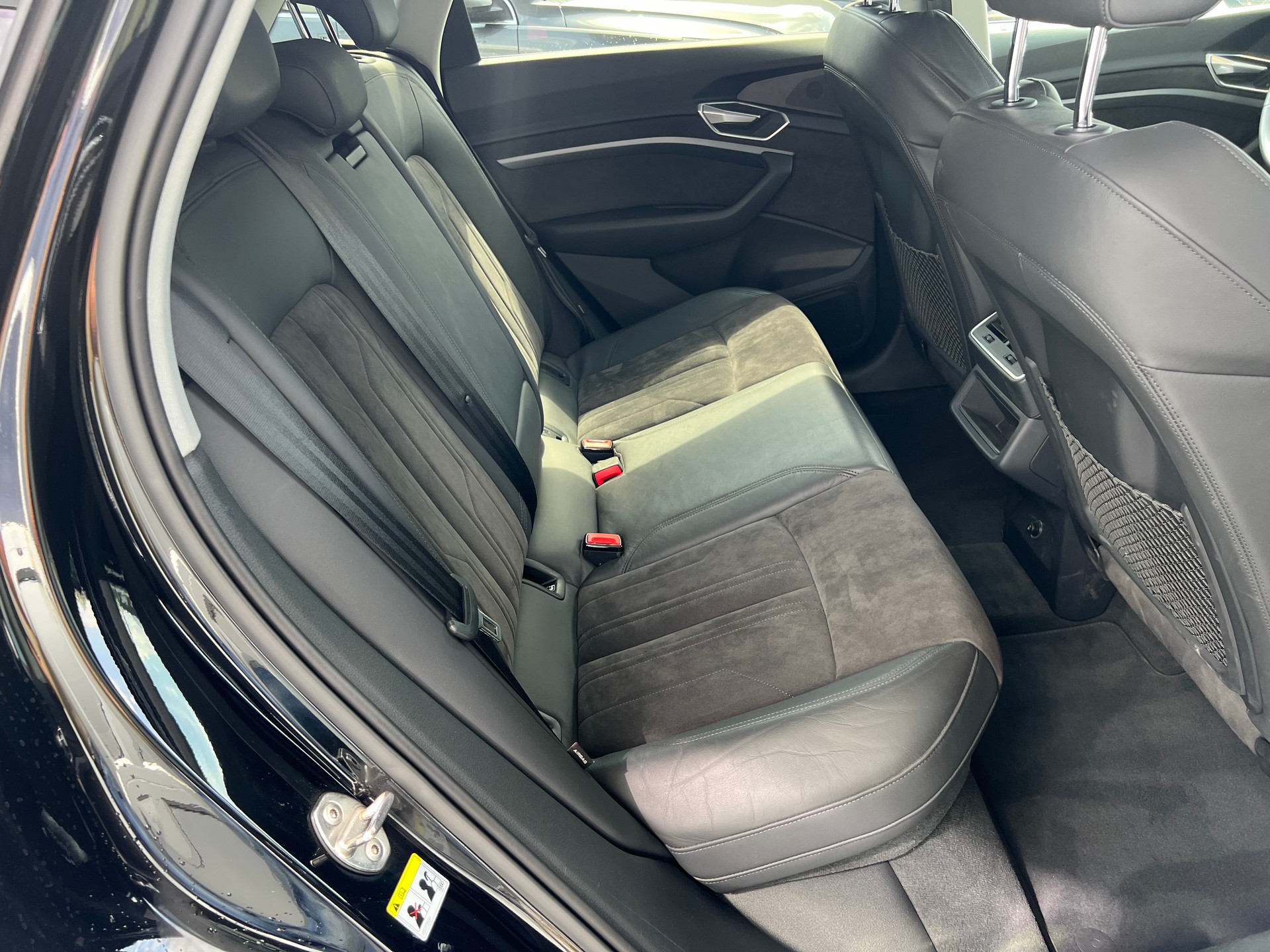 AUDI e-tron 55 quattro *** PS 360 * frisch ab MFK ***-image-14