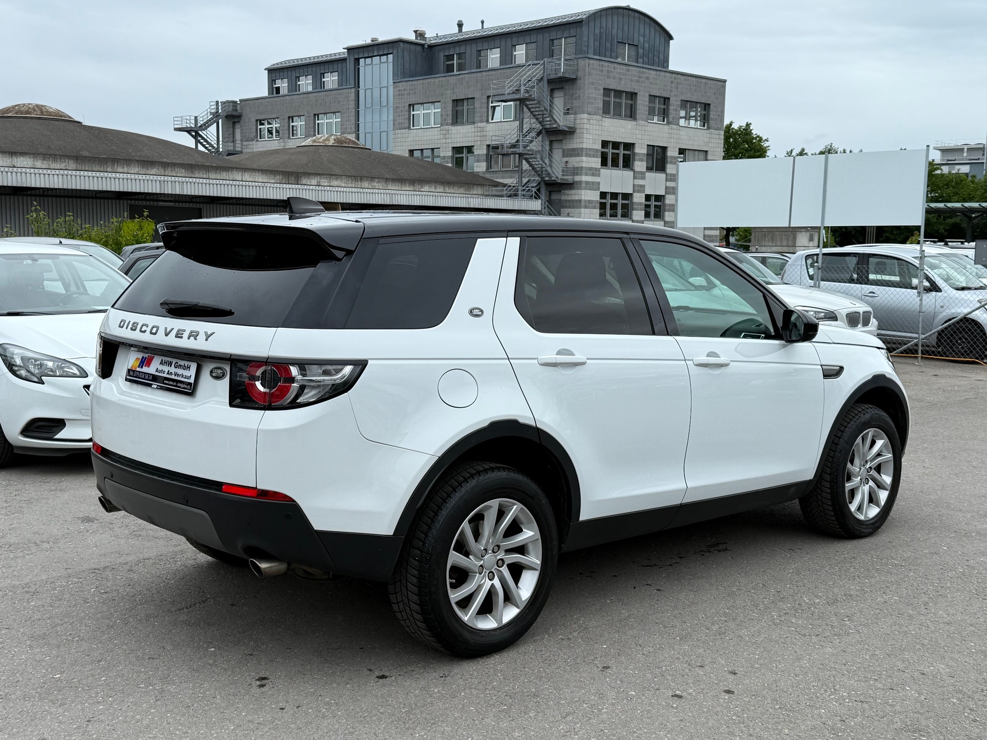 LAND ROVER Discovery Sport 2.0 TD4 Pure AT9 / Frisch ab MFK / Steuerkette NEU / 1 Jahr Garantie-image-3