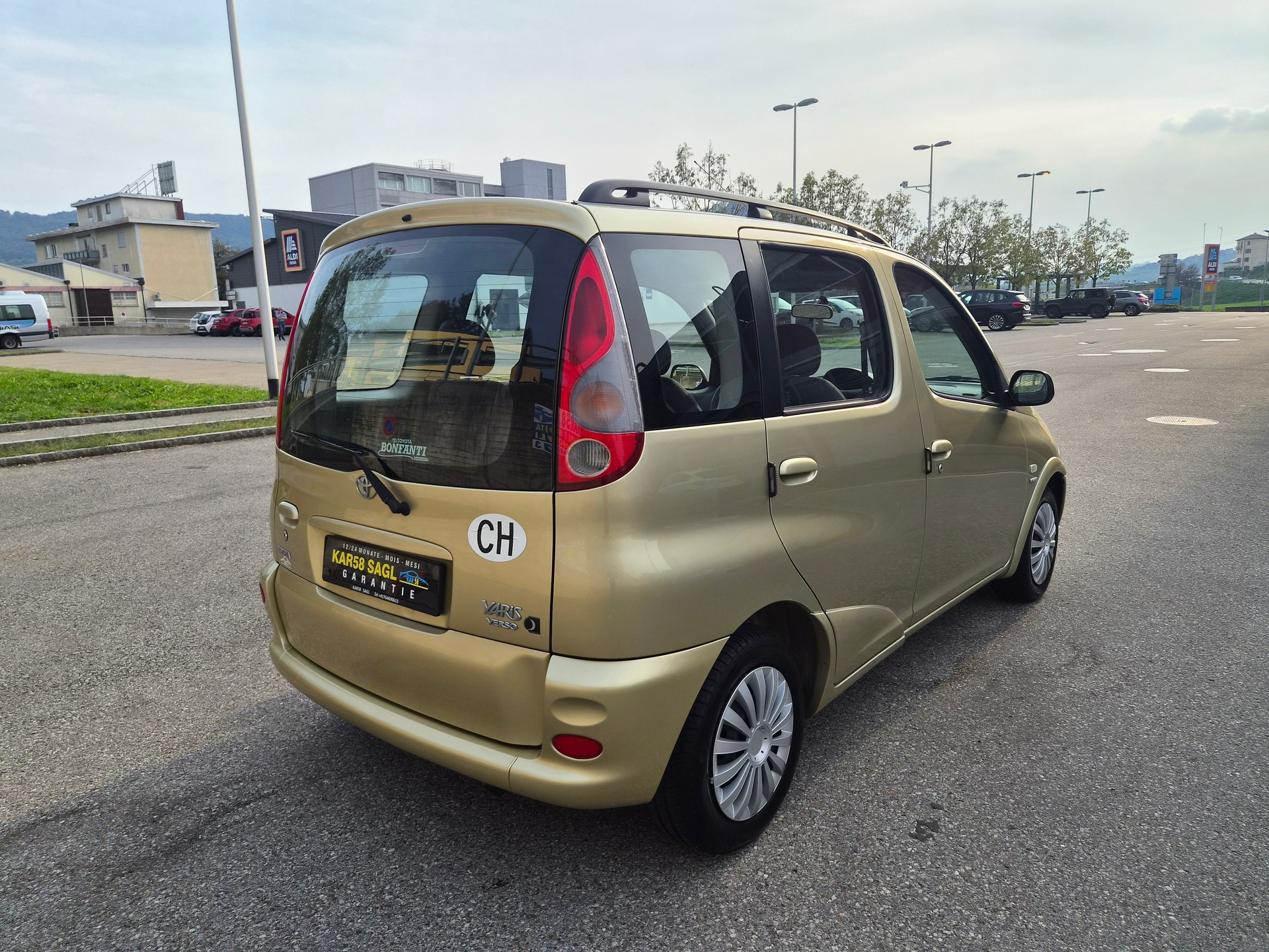 TOYOTA Yaris Verso 1.3 Linea Luna-image-2