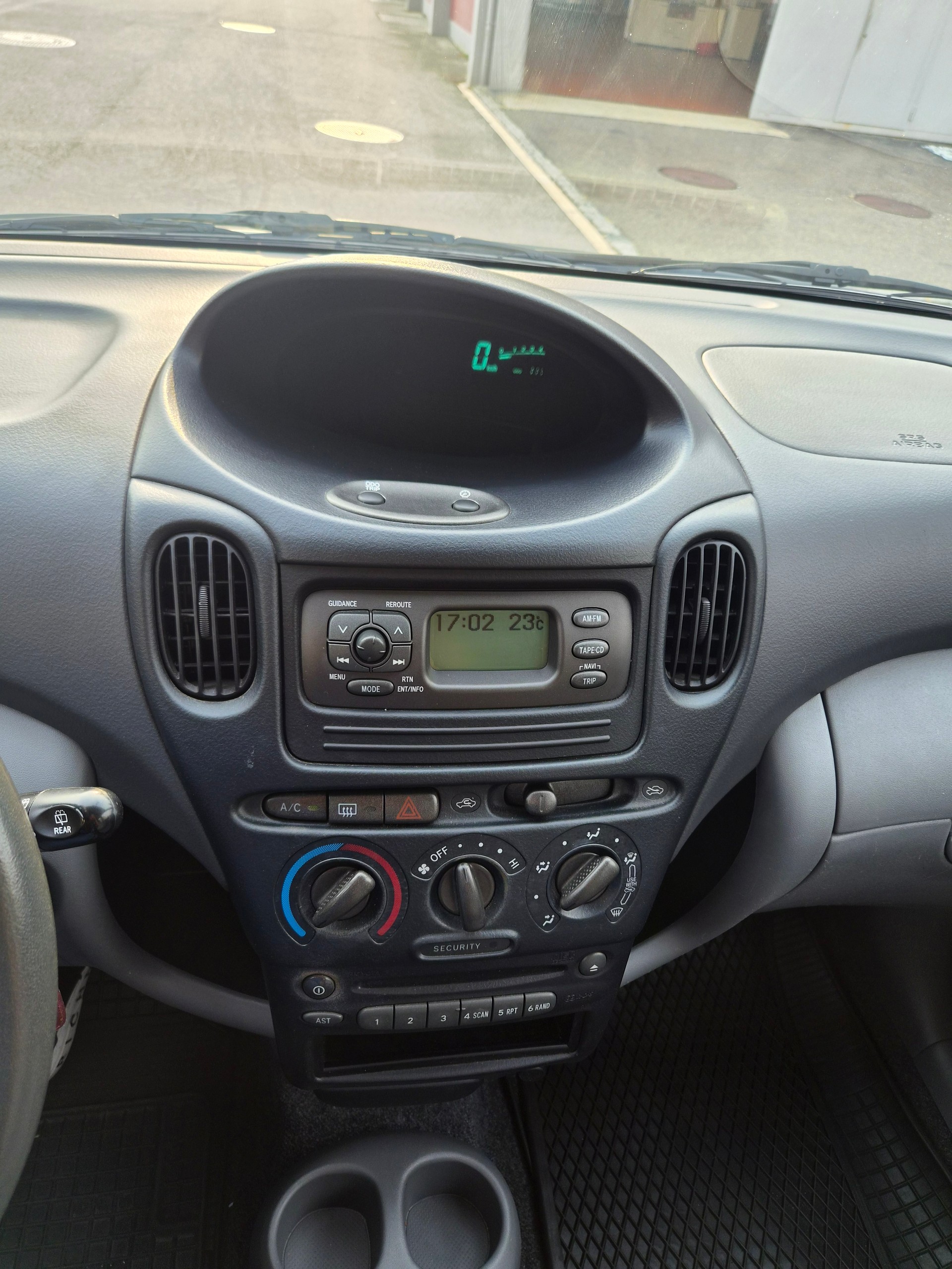 TOYOTA Yaris Verso 1.3 Linea Luna-image-8