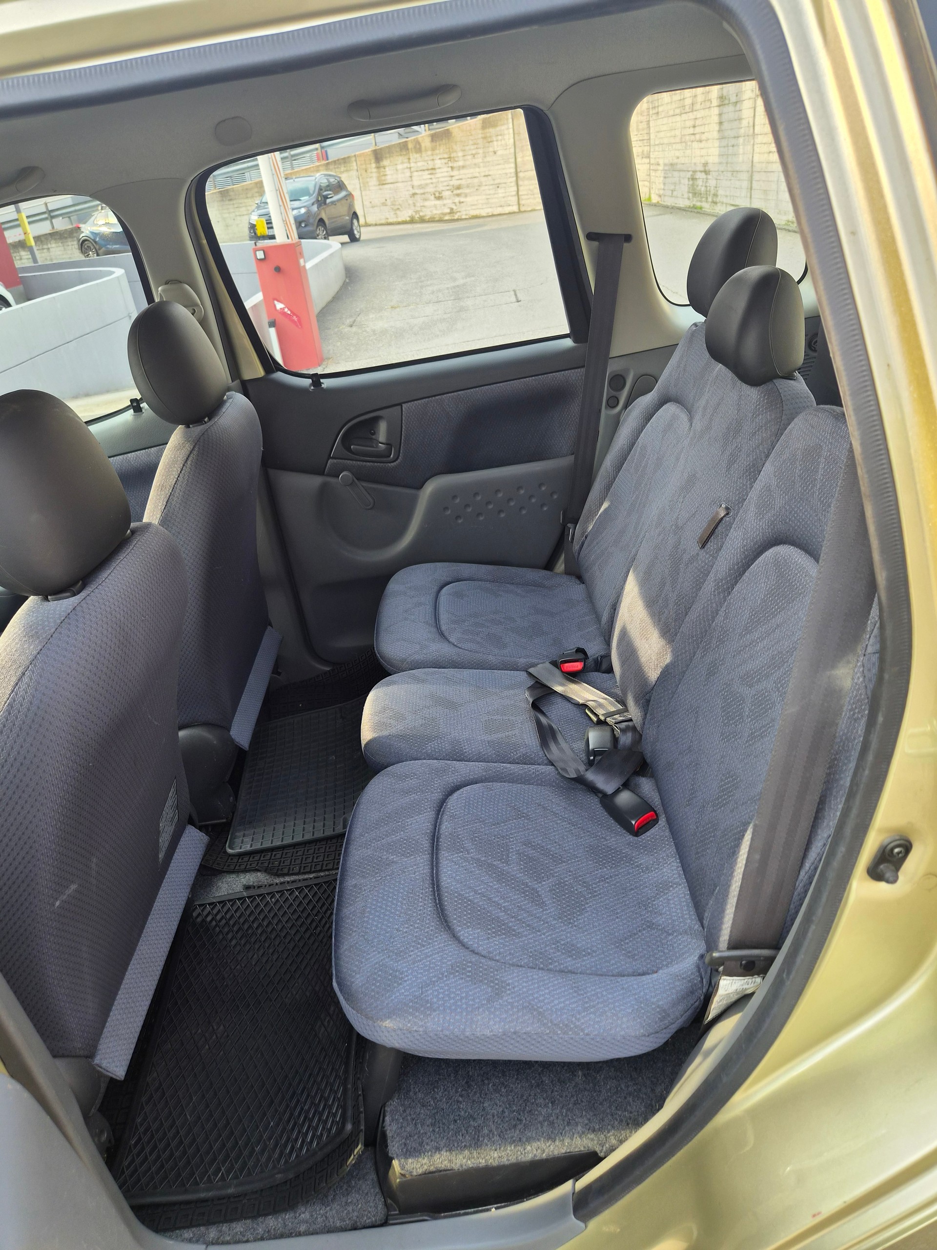 TOYOTA Yaris Verso 1.3 Linea Luna-image-5
