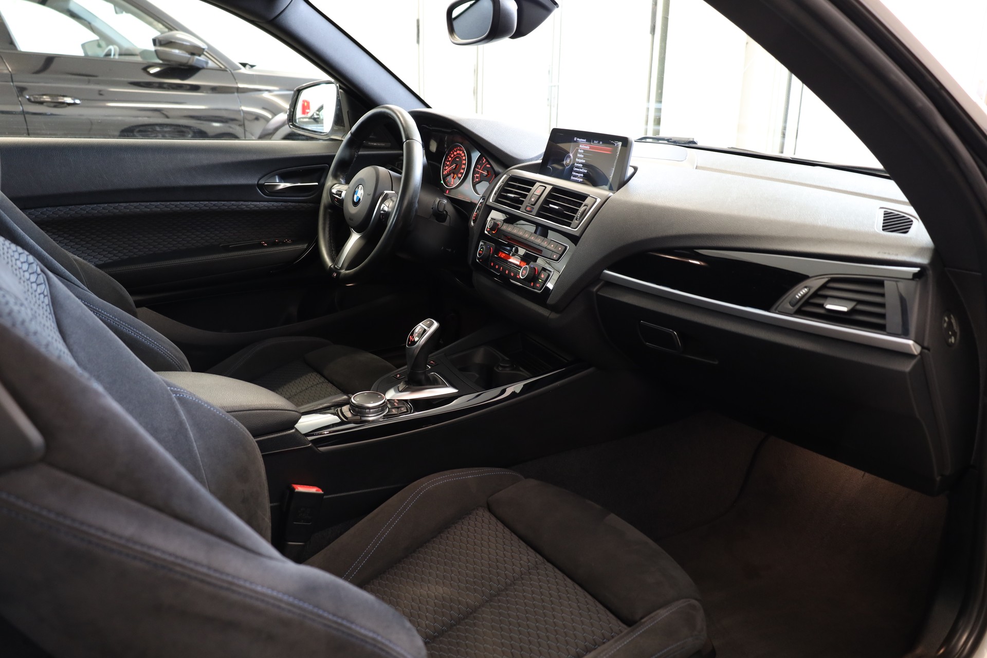 BMW M235i xDrive Steptronic-image-18