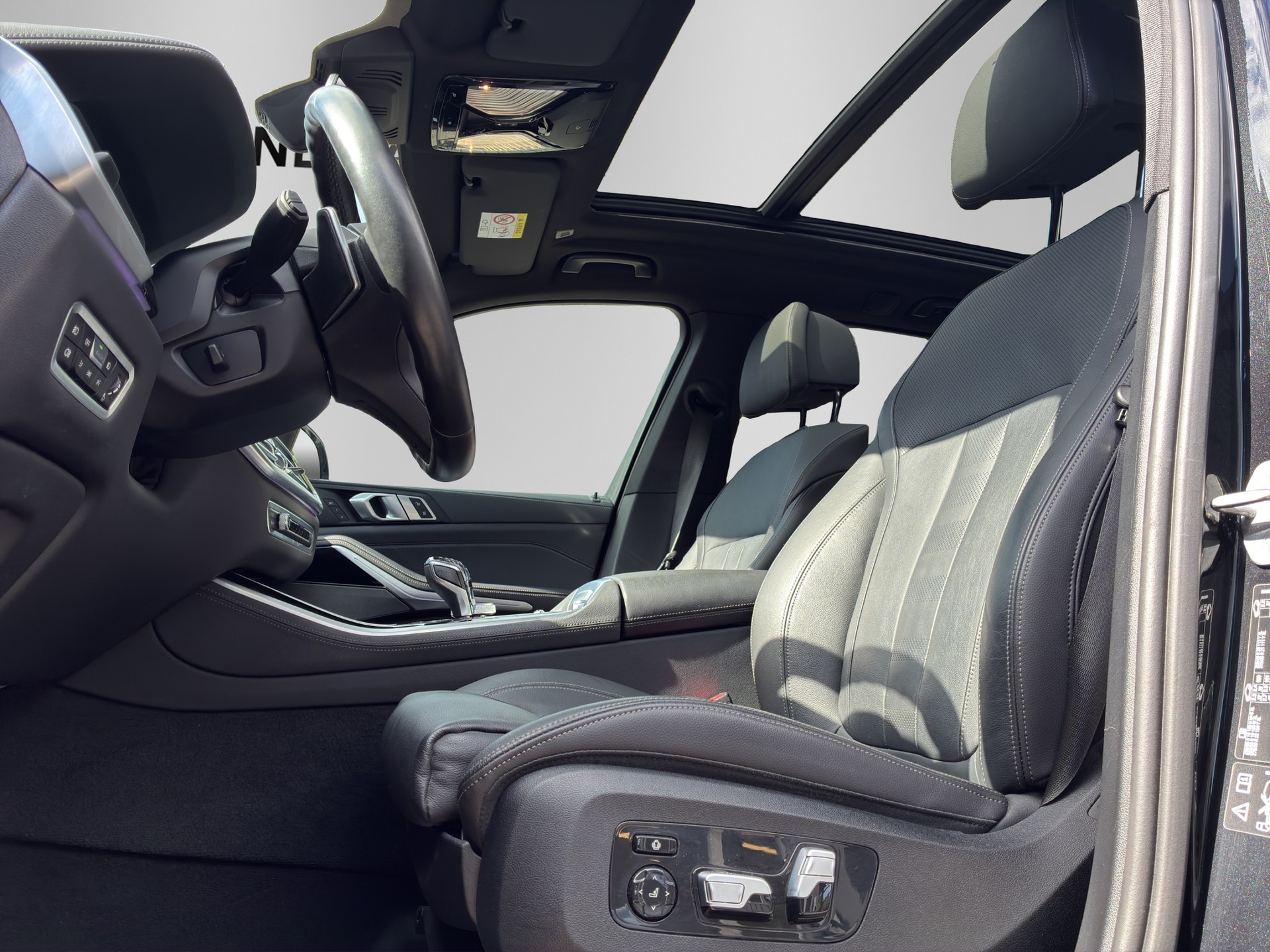 BMW X5 xDrive 40i Steptronic-image-17