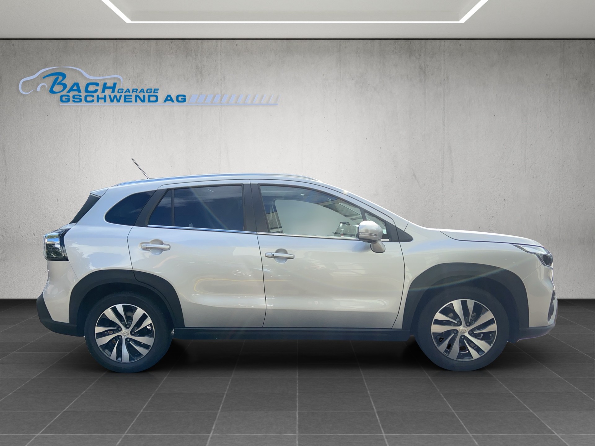 SUZUKI S-Cross 1.5 Compact Top Hybrid-showroom-element-2