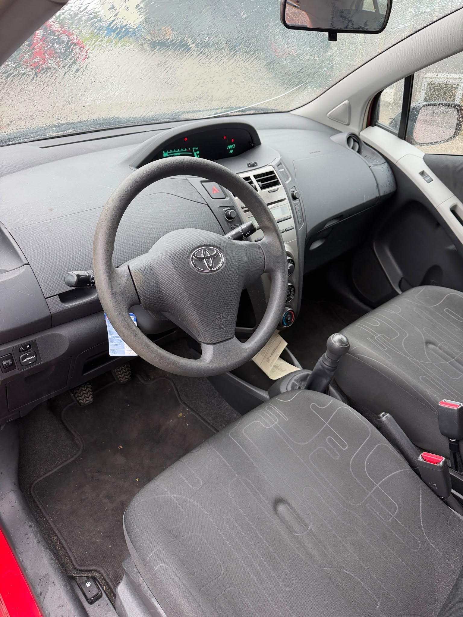 TOYOTA Yaris 1.0 Linea Terra-image-10
