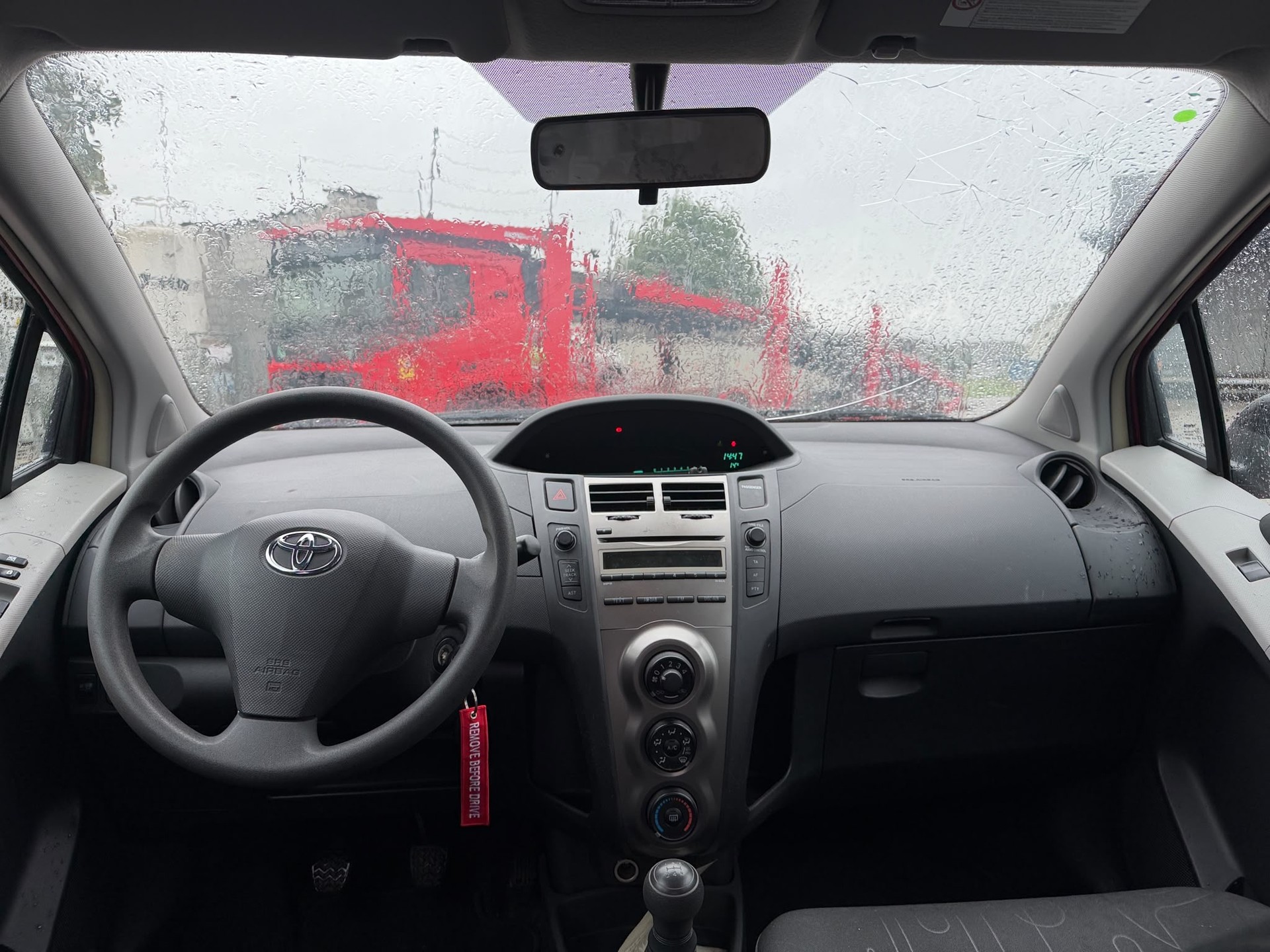 TOYOTA Yaris 1.0 Linea Terra-image-9