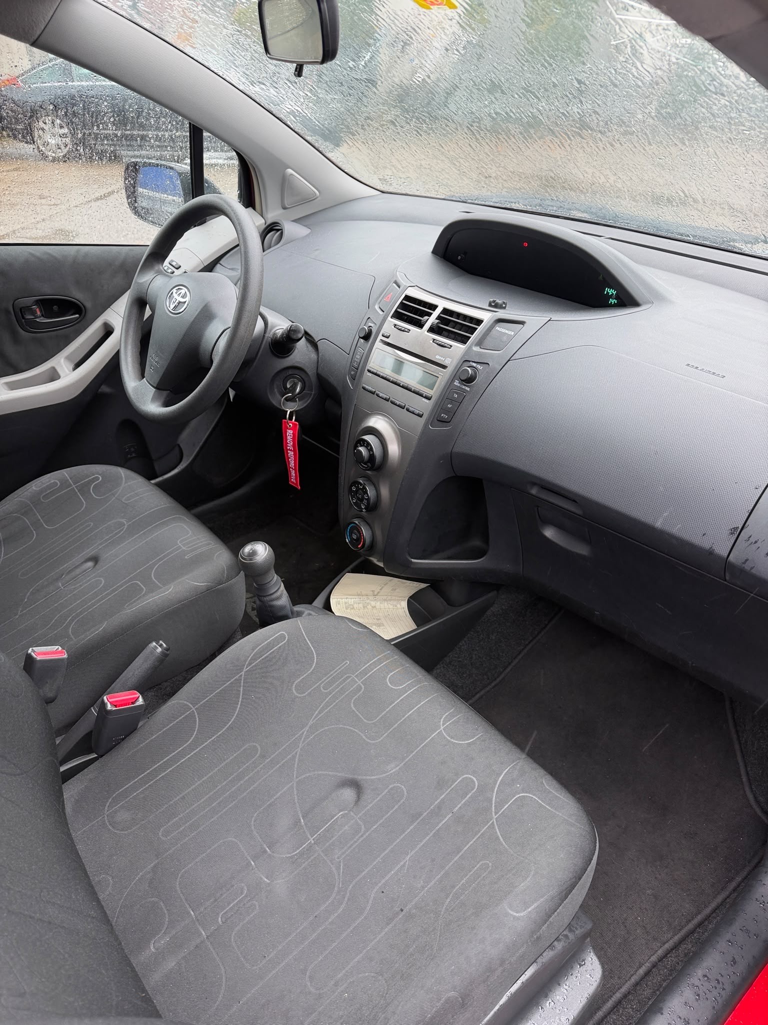 TOYOTA Yaris 1.0 Linea Terra-image-8