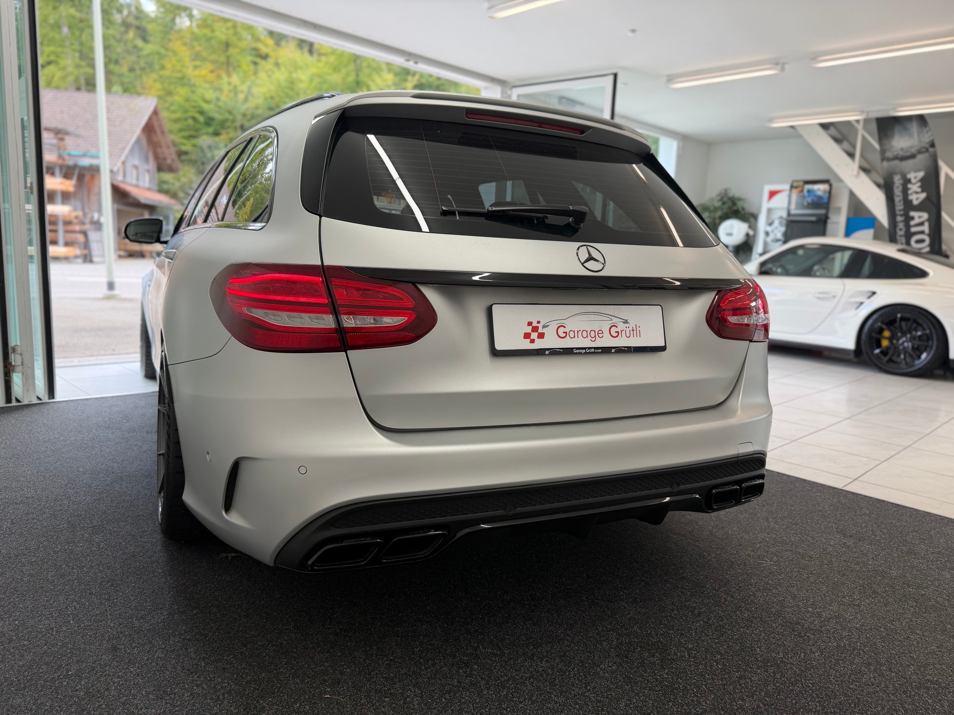 MERCEDES-BENZ C 63 AMG Kombi-image-16
