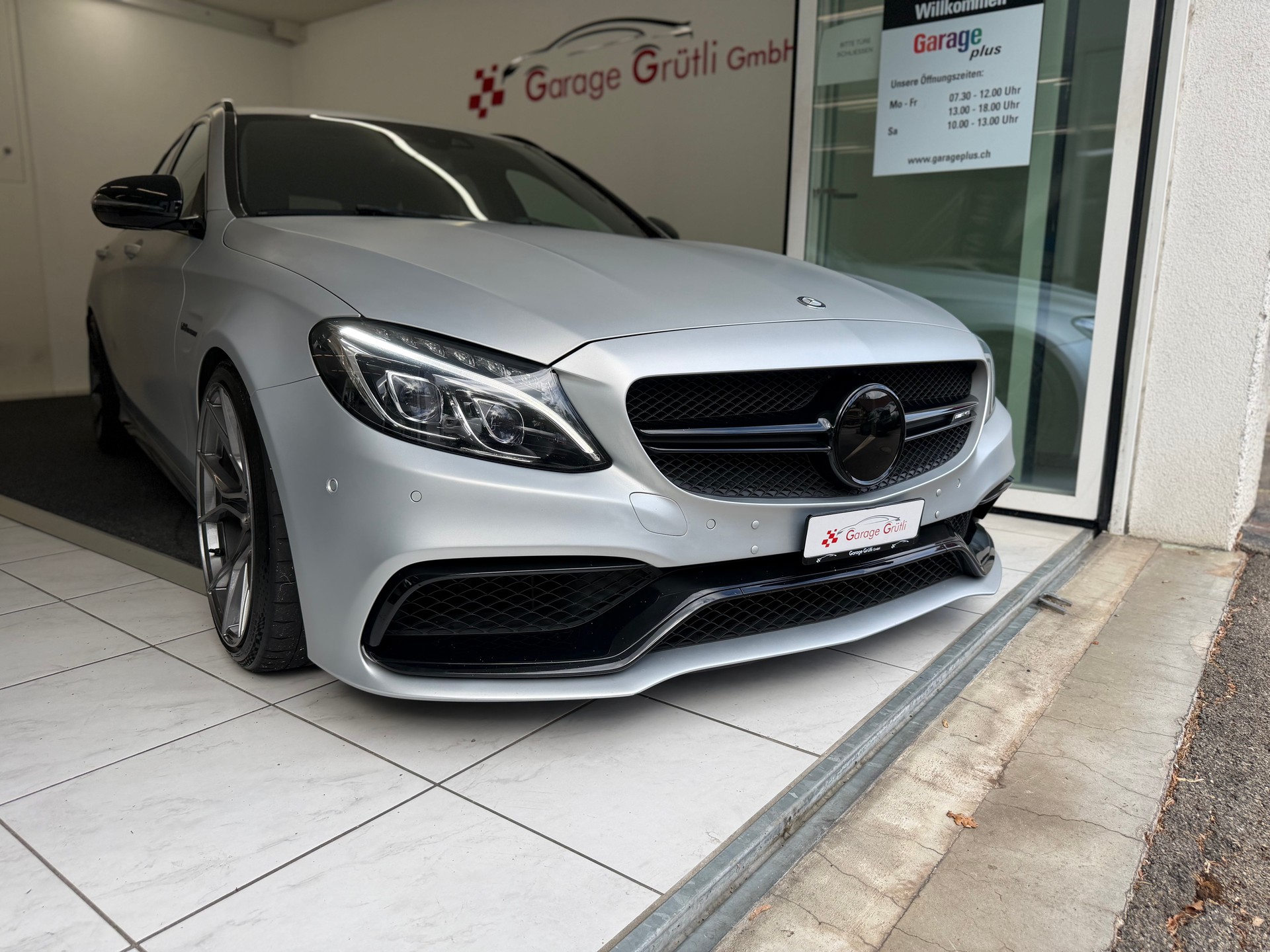 MERCEDES-BENZ C 63 AMG Kombi-image-18