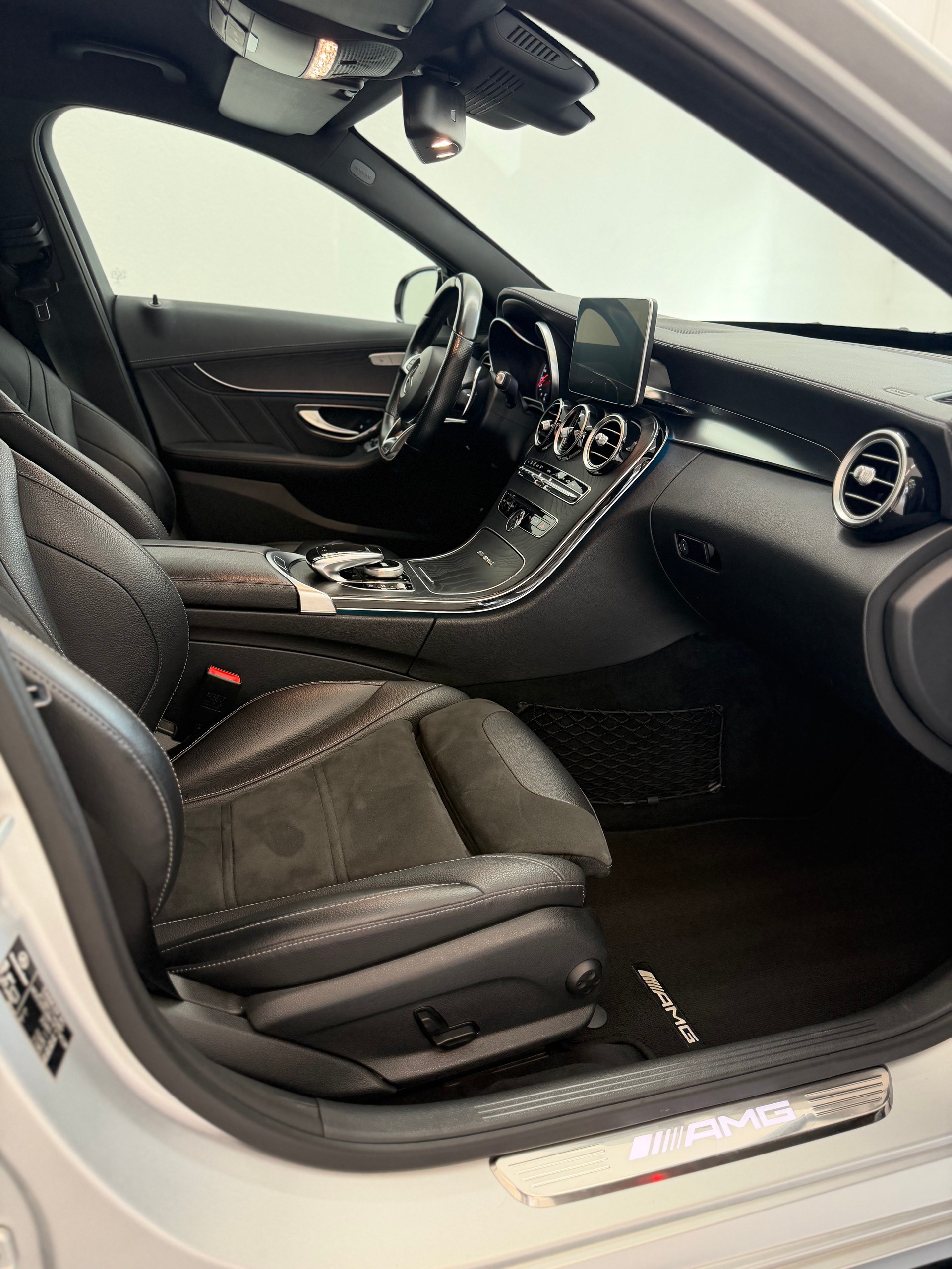 MERCEDES-BENZ C 63 AMG Kombi-image-10