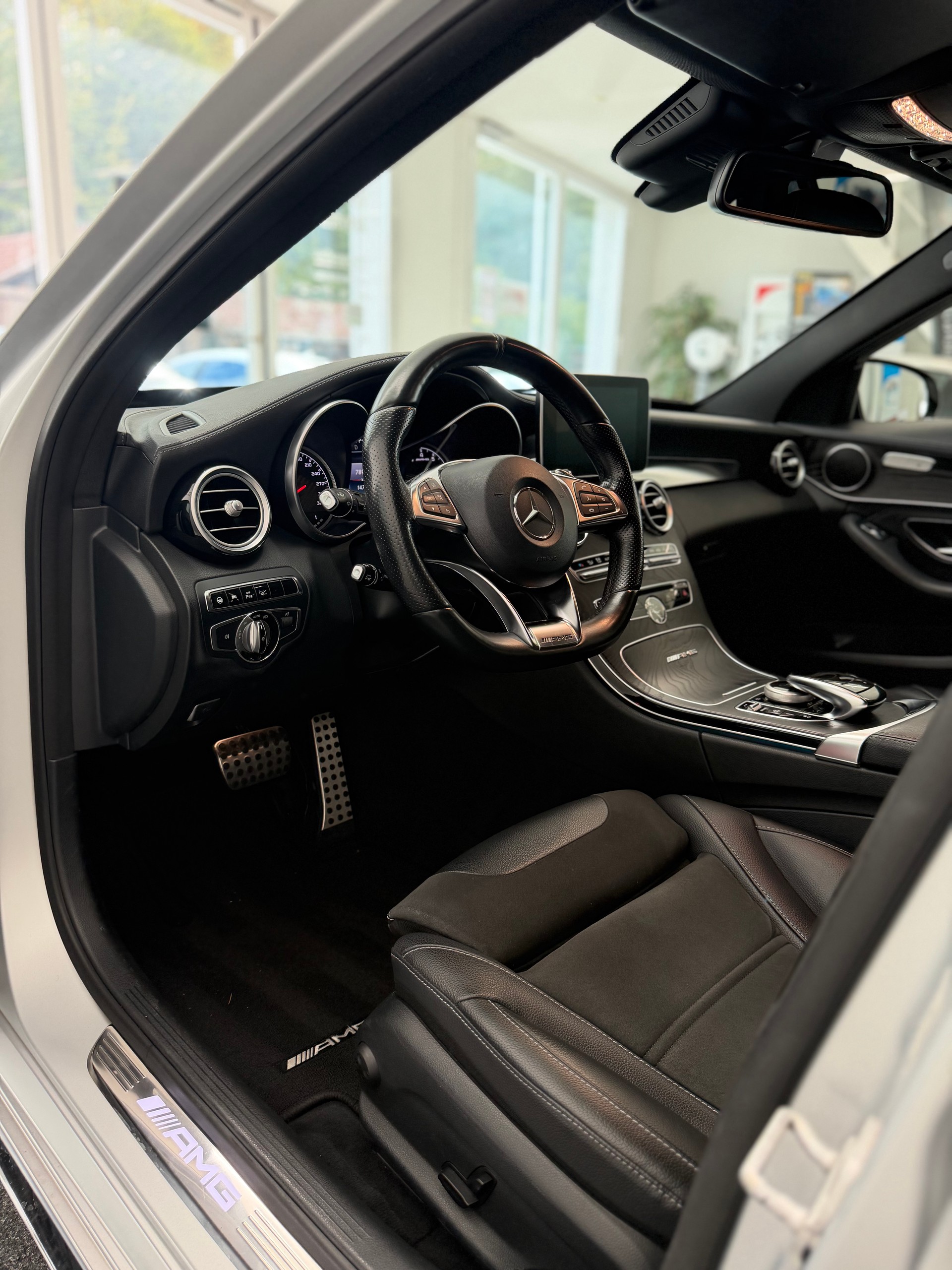 MERCEDES-BENZ C 63 AMG Kombi-image-8