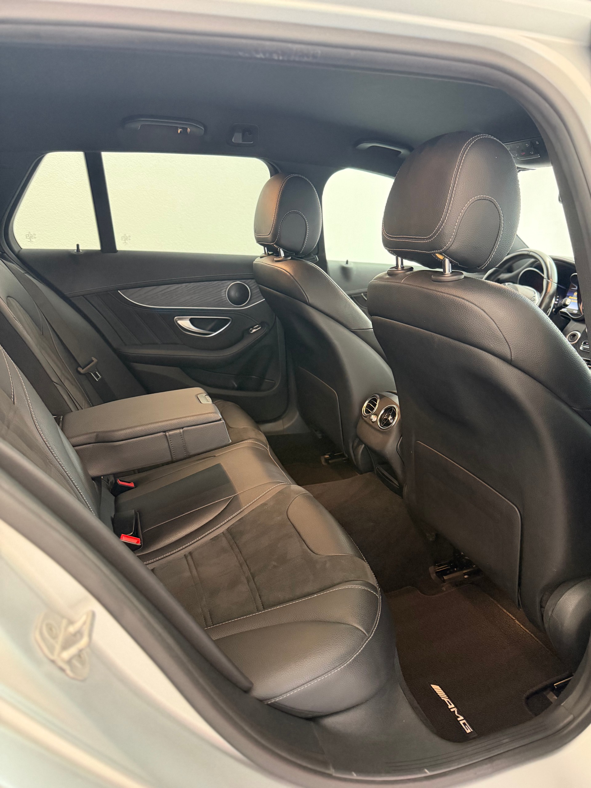 MERCEDES-BENZ C 63 AMG Kombi-image-13