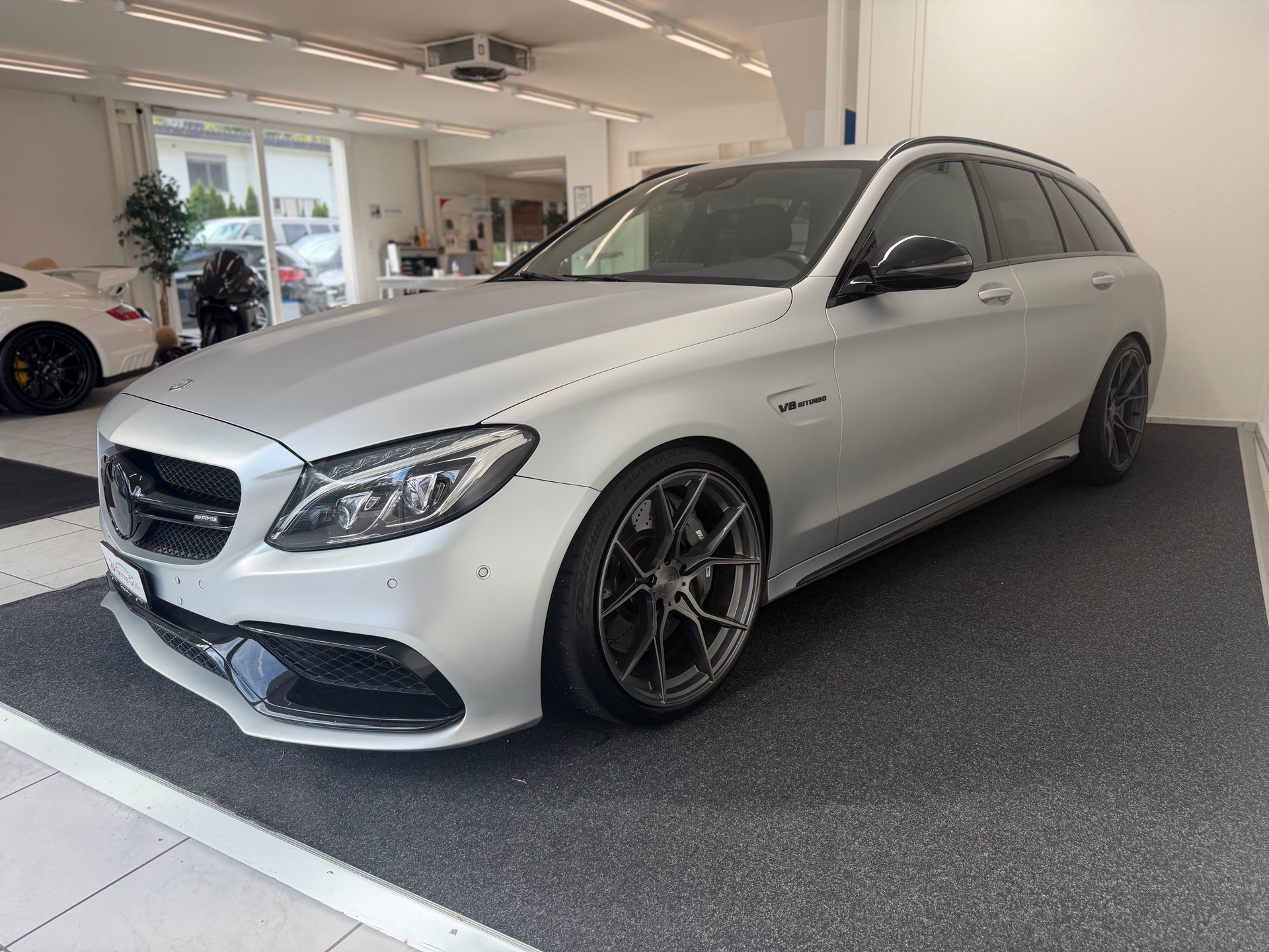 MERCEDES-BENZ C 63 AMG Kombi-image-6