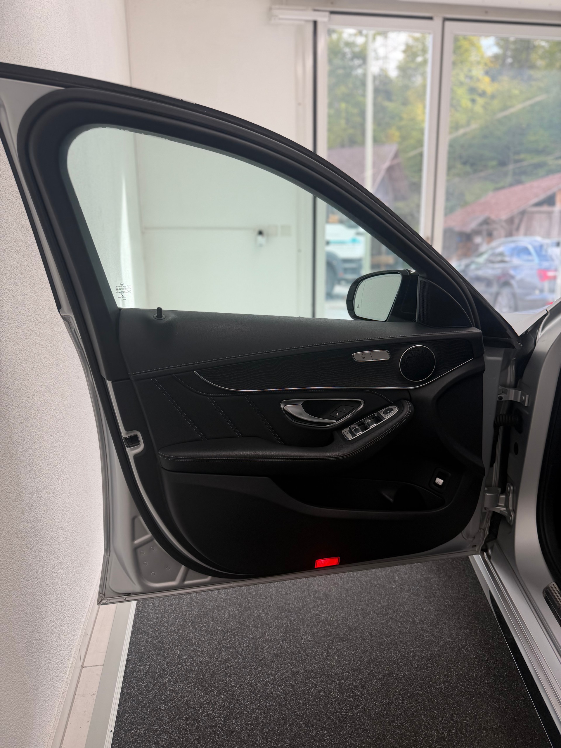 MERCEDES-BENZ C 63 AMG Kombi-image-7