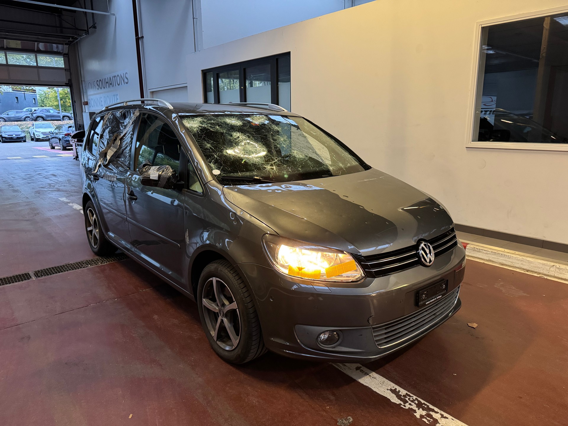 VW Touran 1.4 TSI Highline-image-1