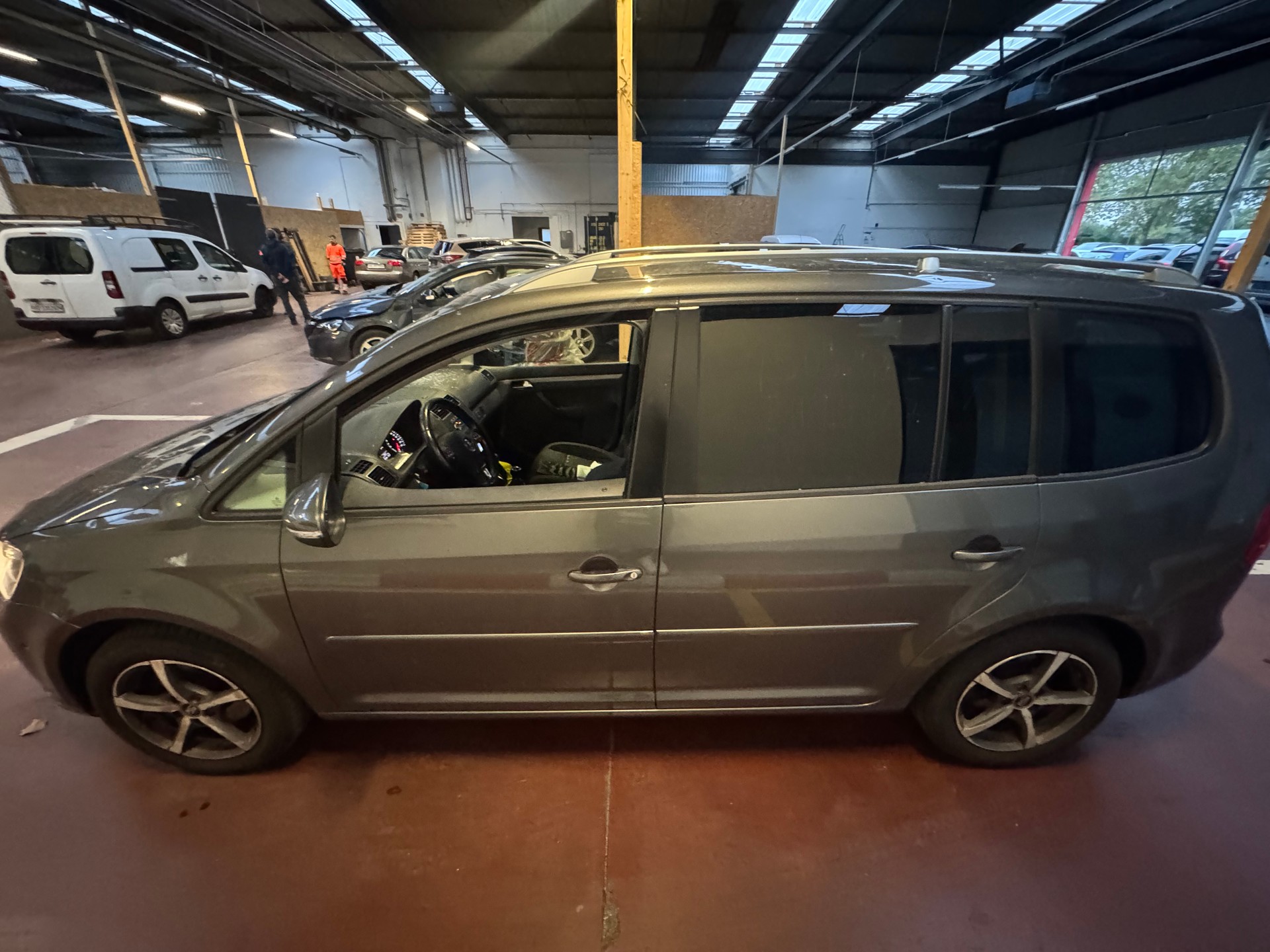 VW Touran 1.4 TSI Highline-image-11