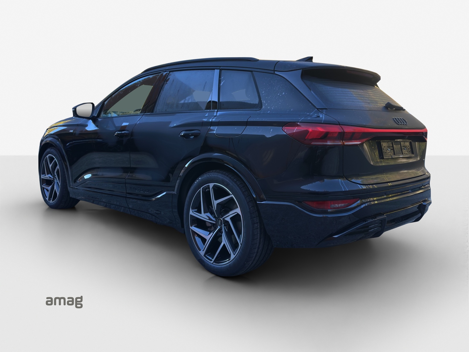 AUDI Q6 e-tron quattro-image-2