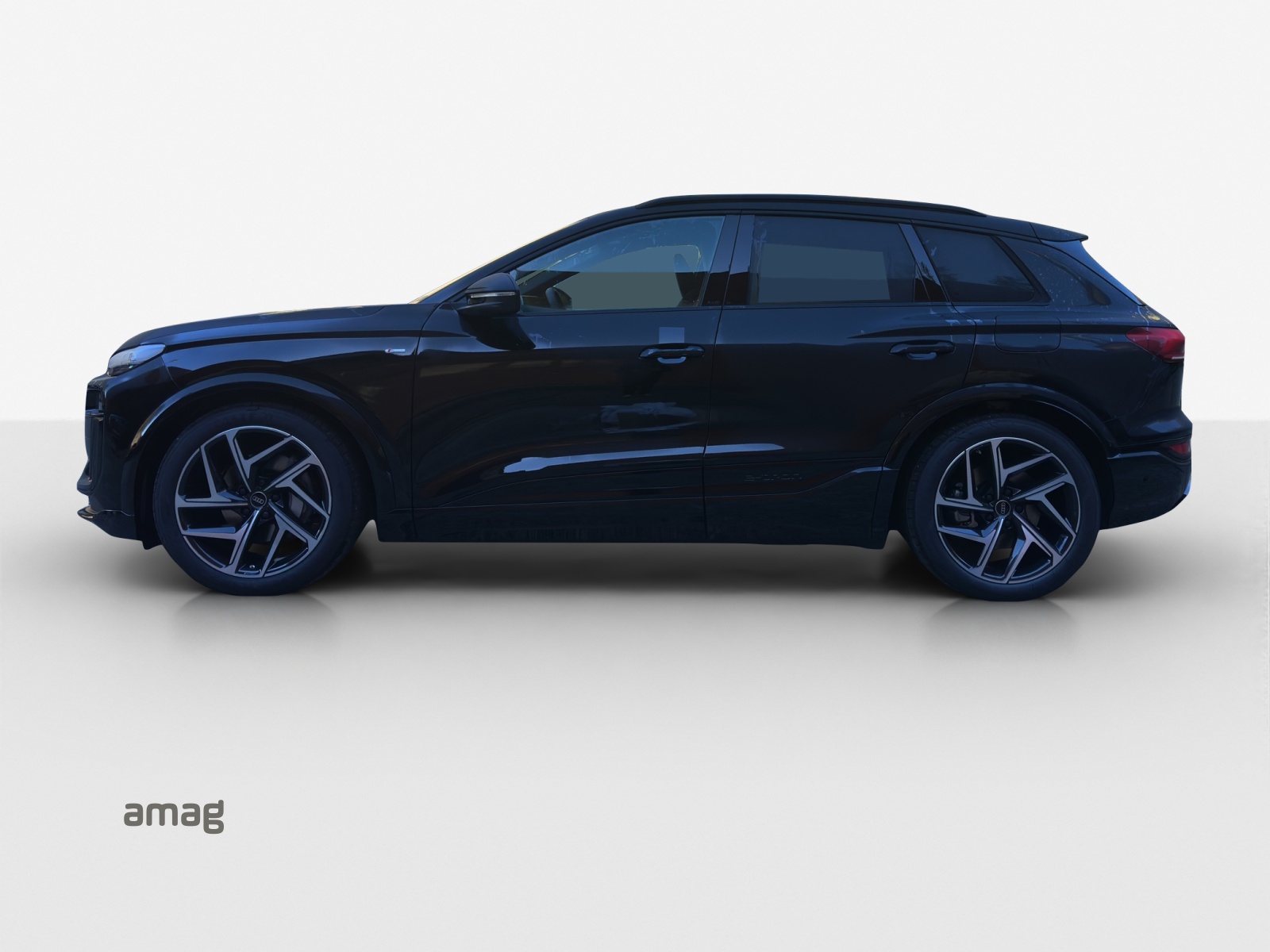 AUDI Q6 e-tron quattro-image-1