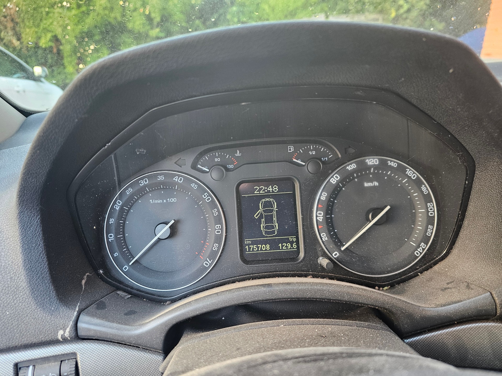 SKODA Octavia 2.0 FSI Edition 100-image-9