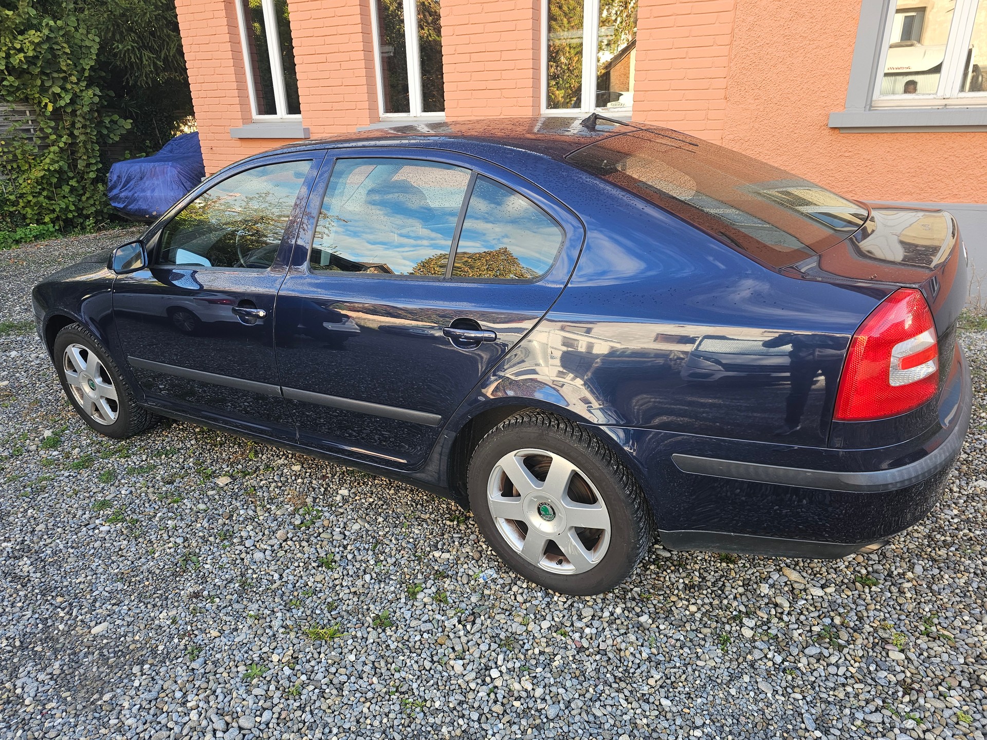 SKODA Octavia 2.0 FSI Edition 100-image-3