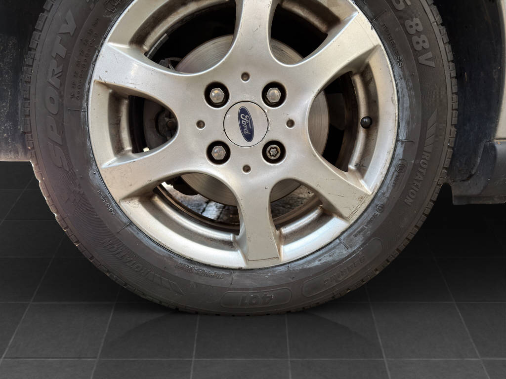 FORD Focus 2.0i 16V Trend-image-13