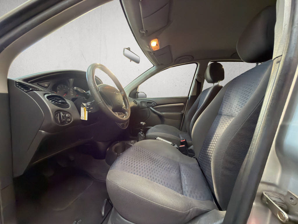 FORD Focus 2.0i 16V Trend-image-8
