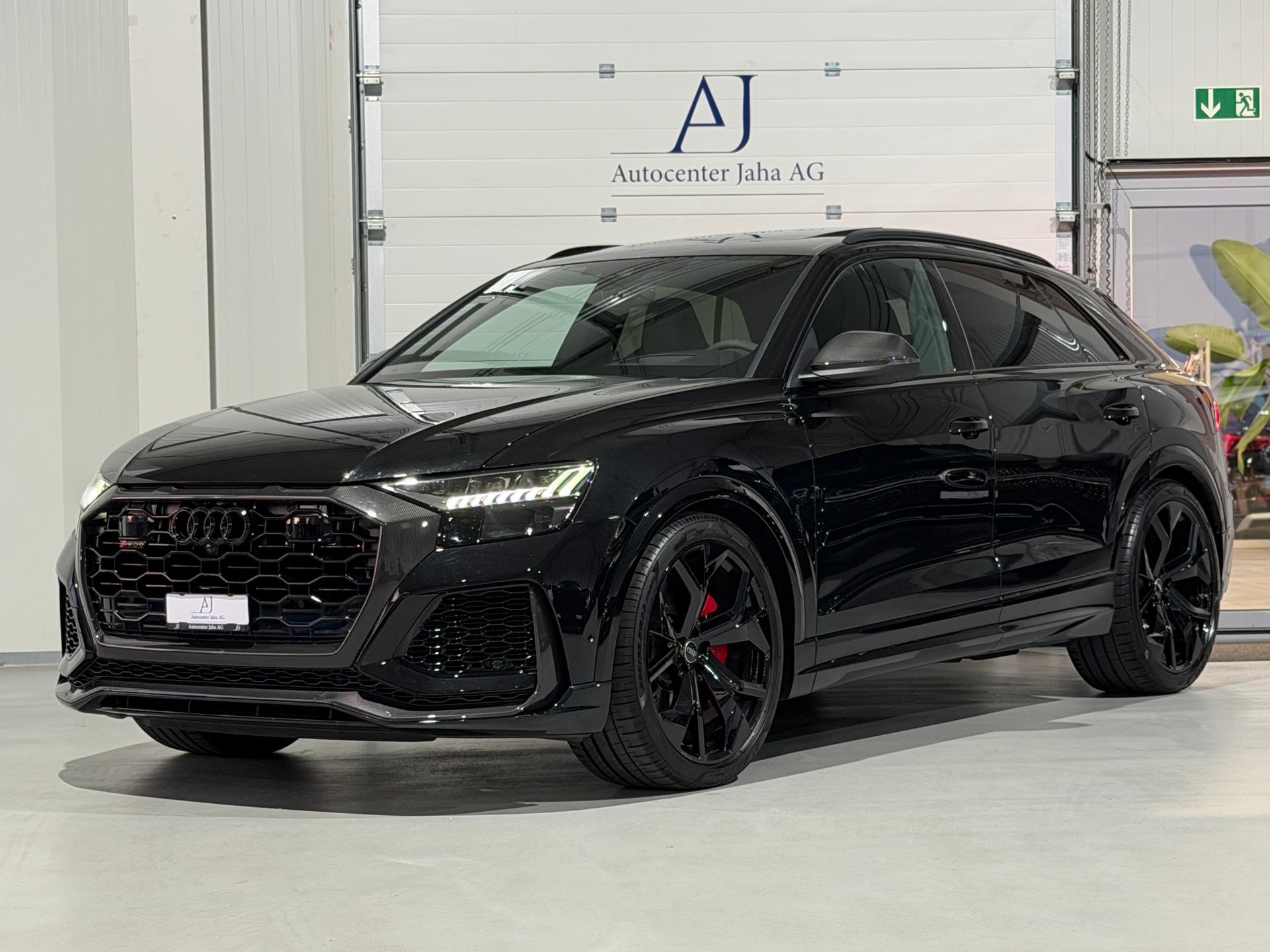AUDI RSQ8 quattro tiptronic (Carbon) inkl. Werksgarantie-showroom-element-2