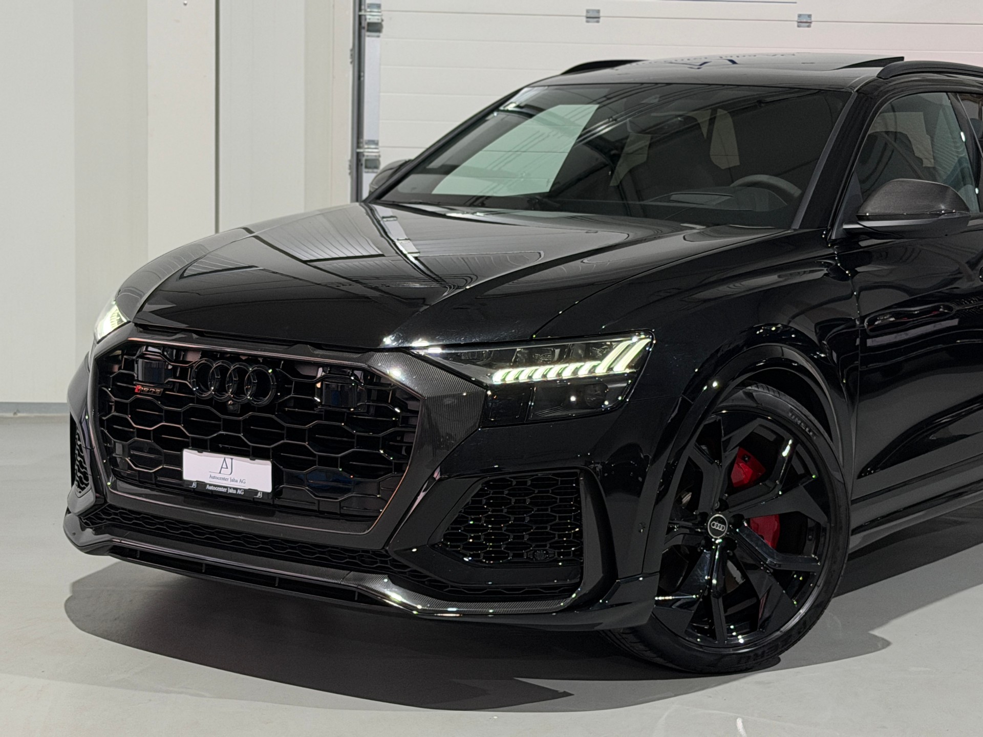AUDI RSQ8 quattro tiptronic (Carbon) inkl. Werksgarantie-showroom-element-1