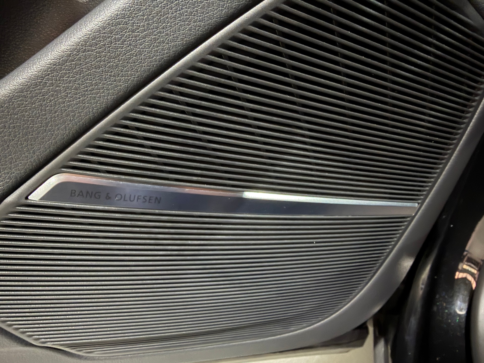 AUDI RSQ8 quattro tiptronic (Carbon) inkl. Werksgarantie-image-15