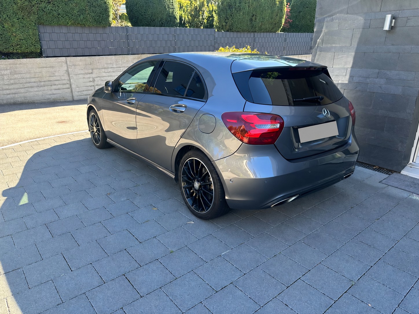 MERCEDES-BENZ A 220 Urban 4m-image-1