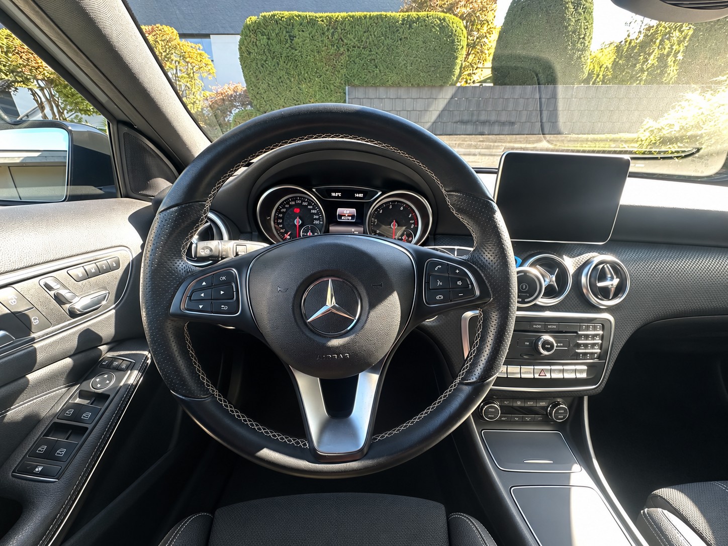 MERCEDES-BENZ A 220 Urban 4m-image-3