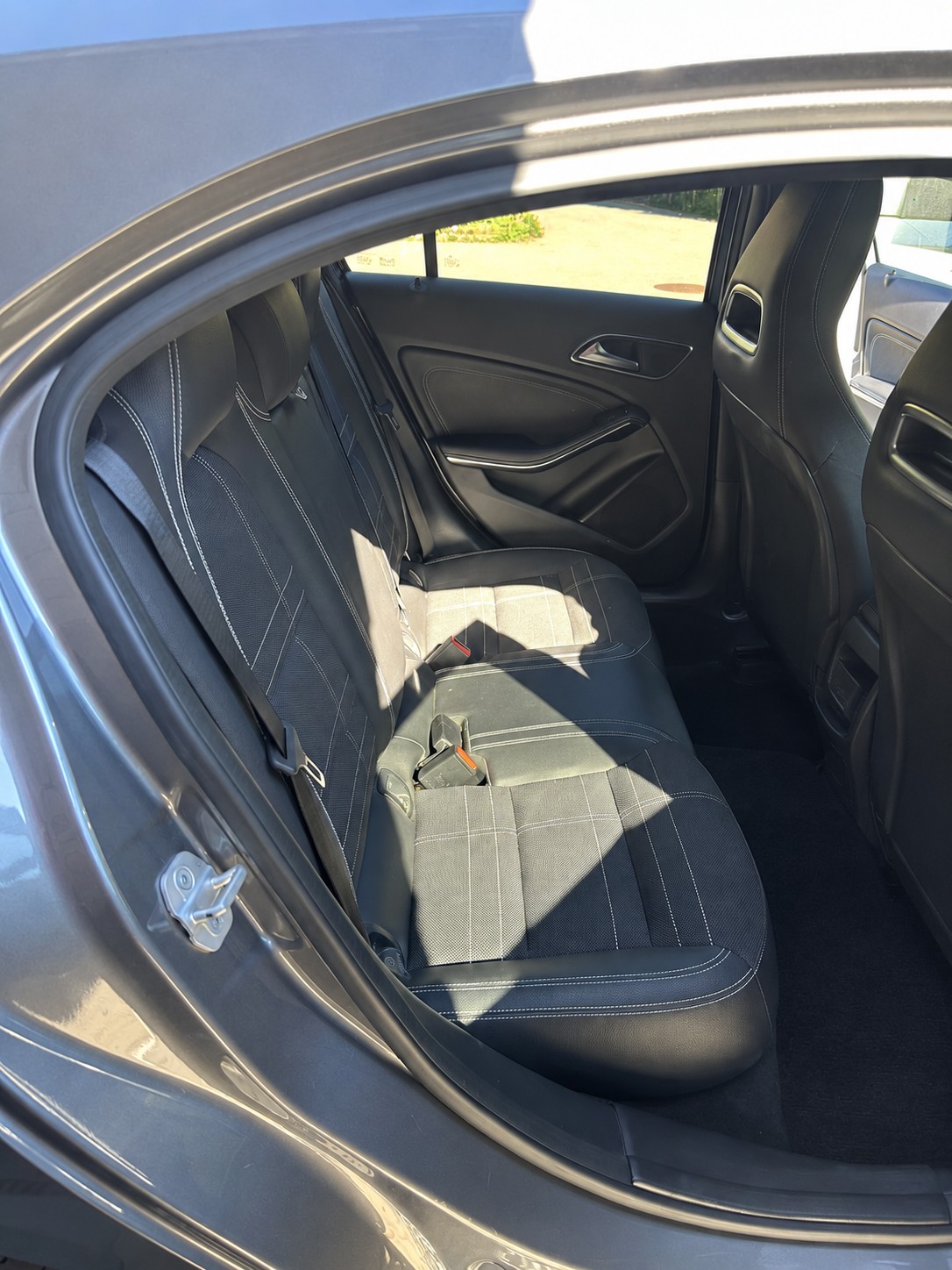 MERCEDES-BENZ A 220 Urban 4m-image-4