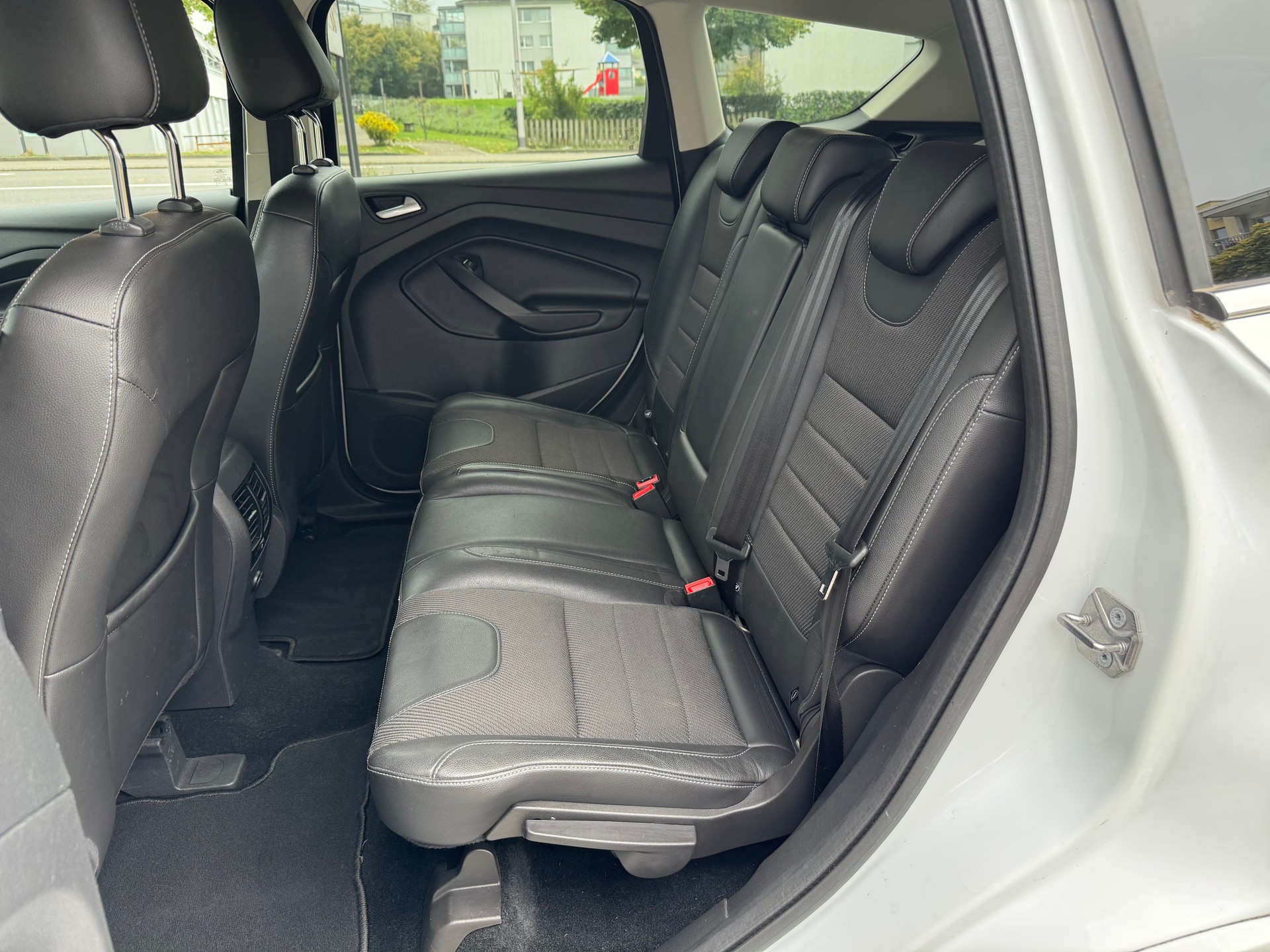 FORD Kuga 2.0 TDCi Titanium S 4WD PowerShift-image-8